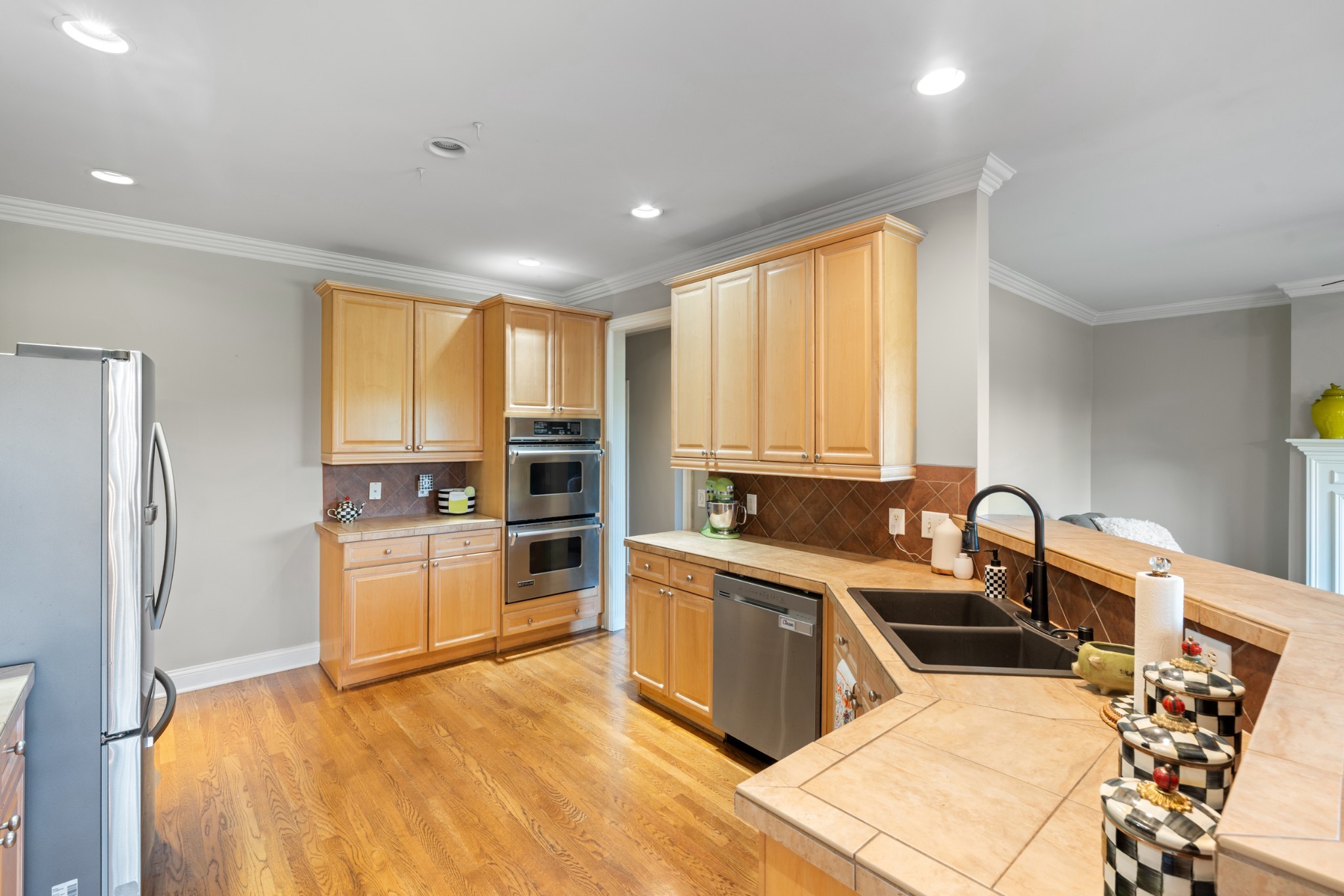 2425 Deerbourne Dr