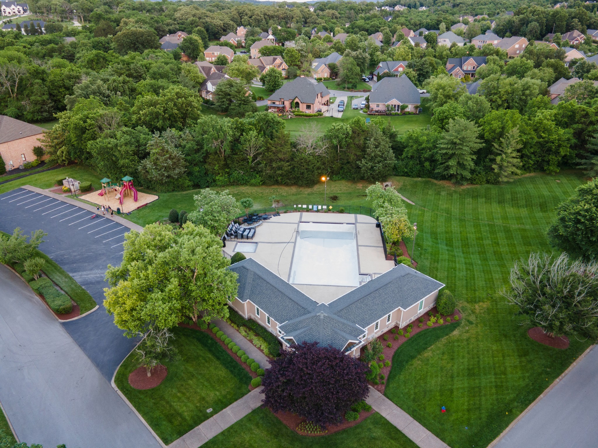 2425 Deerbourne Dr