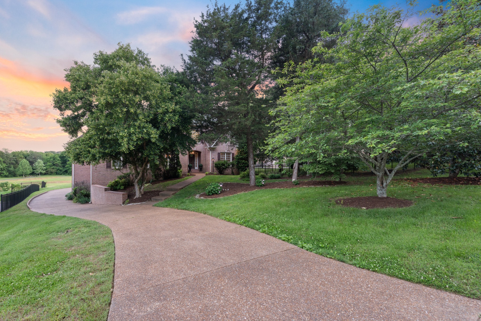 2425 Deerbourne Dr
