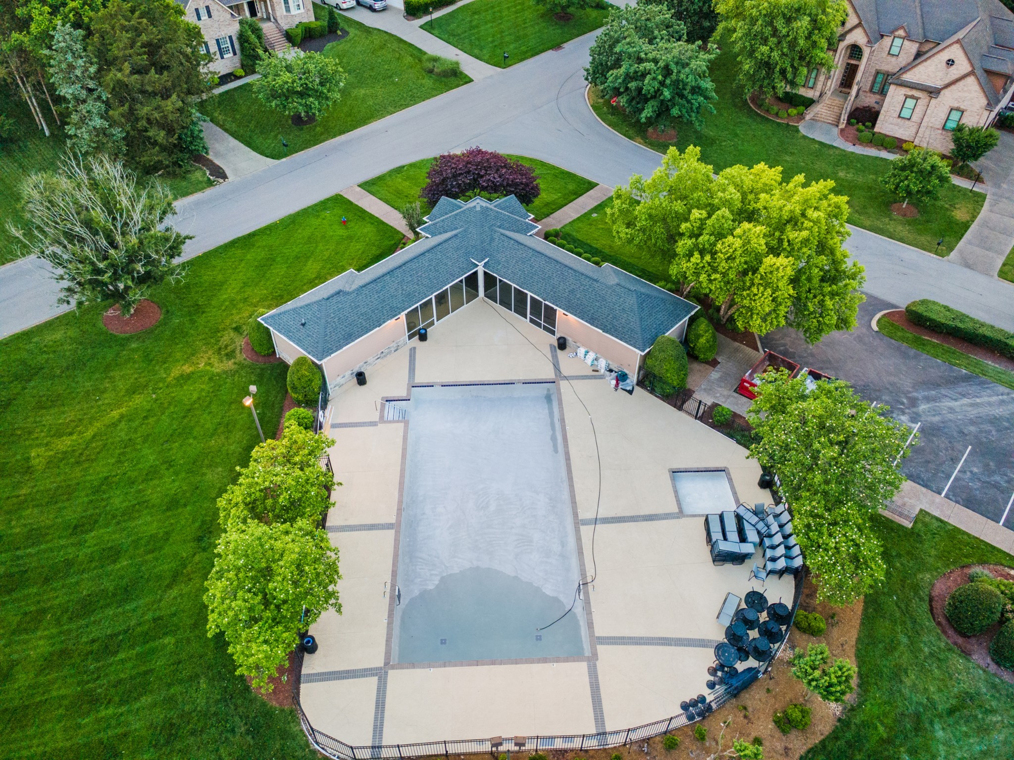 2425 Deerbourne Dr