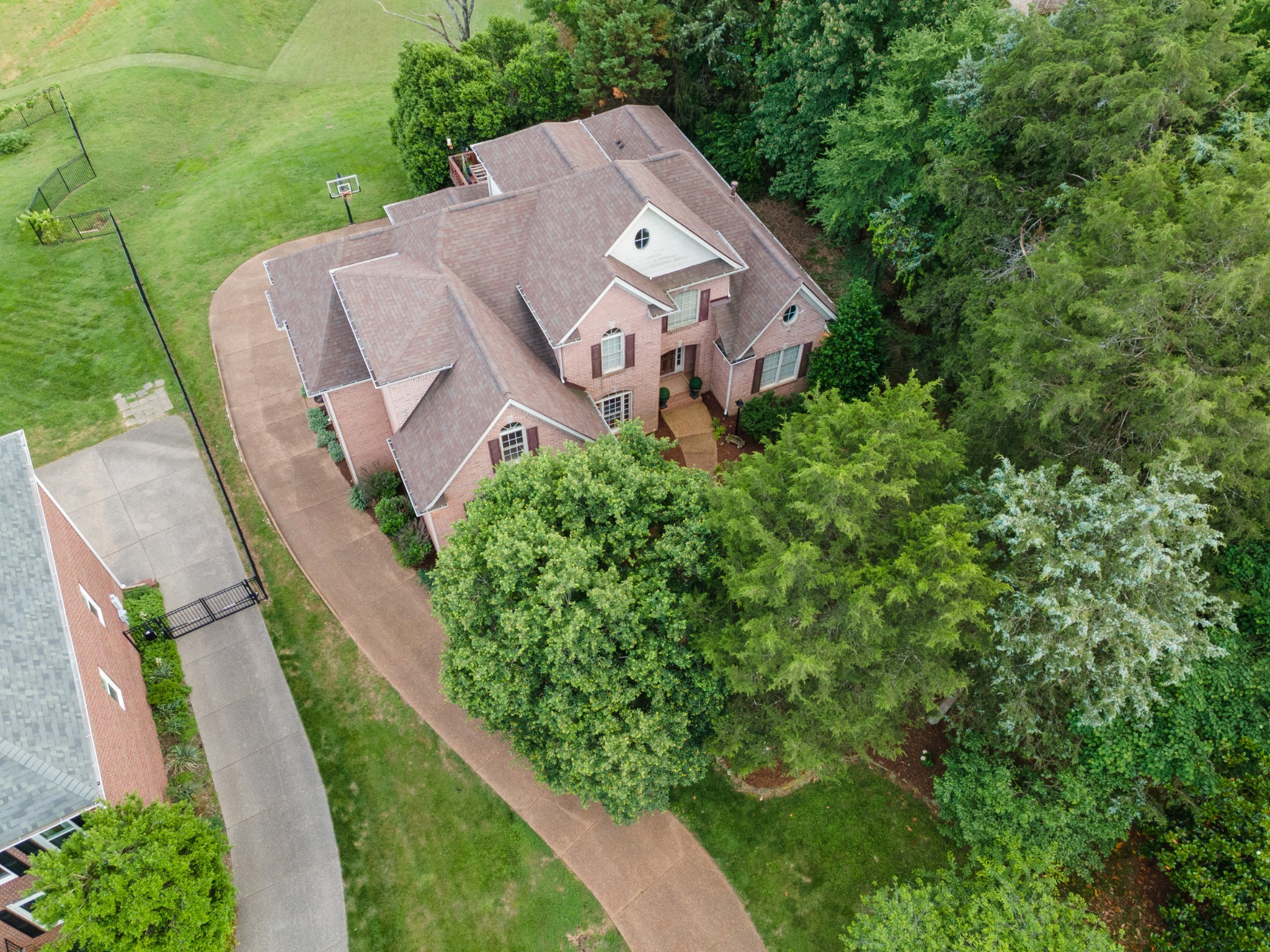 2425 Deerbourne Dr