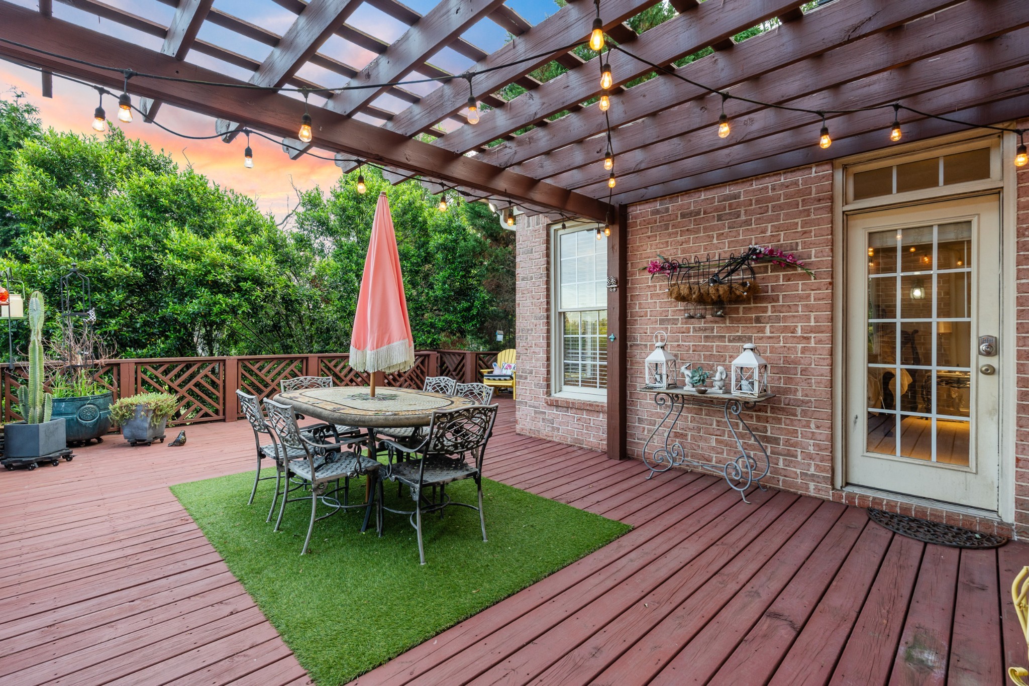 2425 Deerbourne Dr