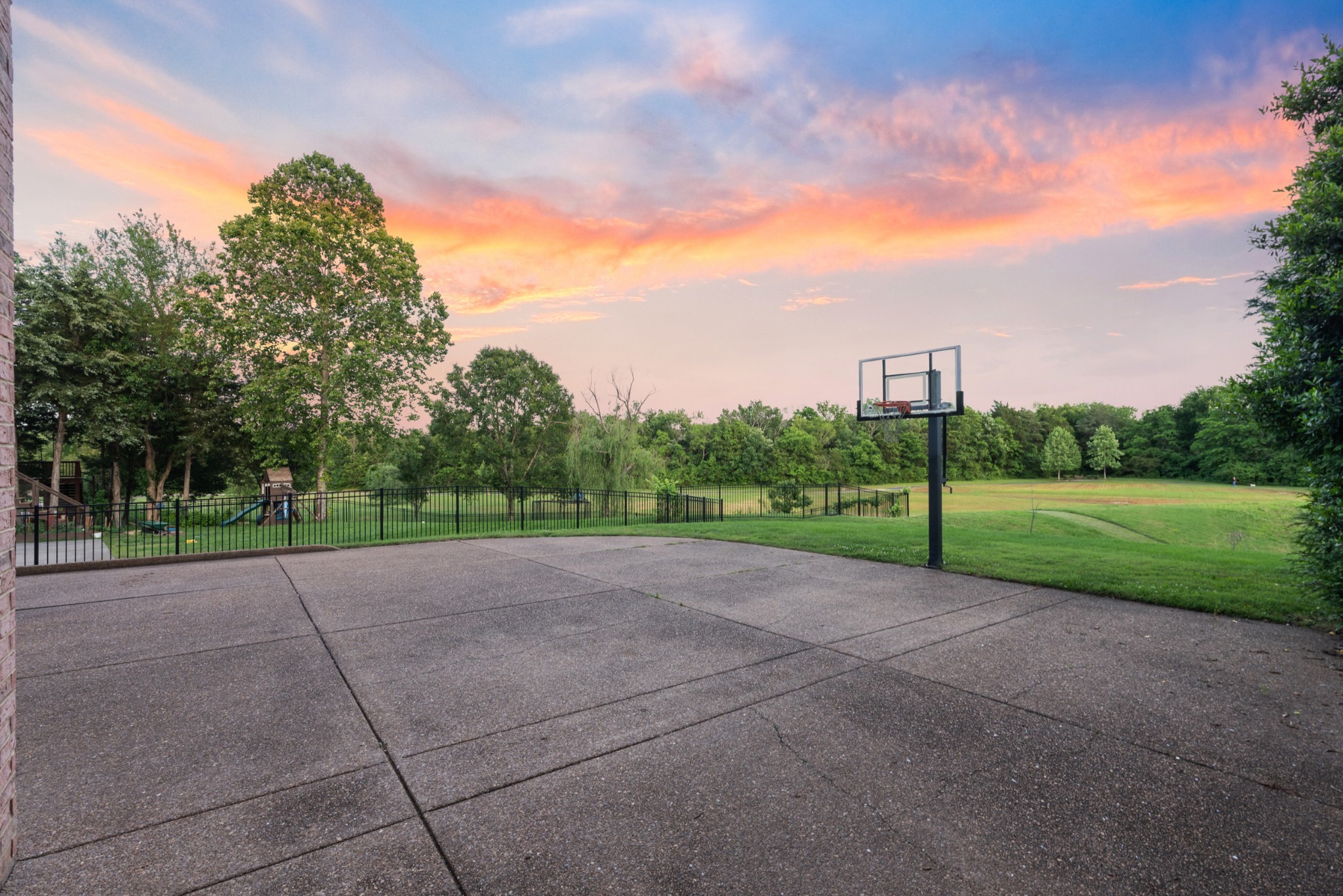 2425 Deerbourne Dr