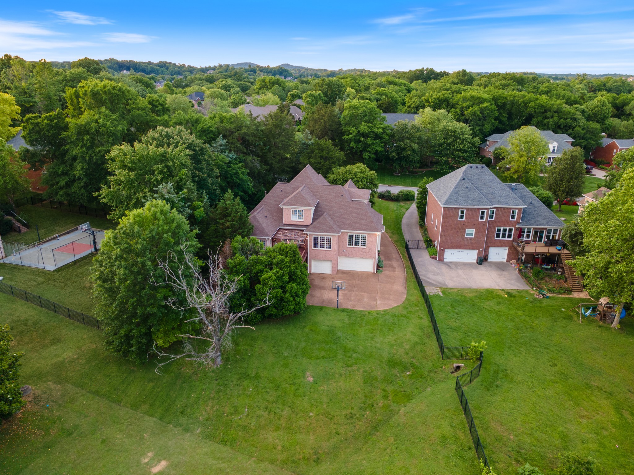 2425 Deerbourne Dr