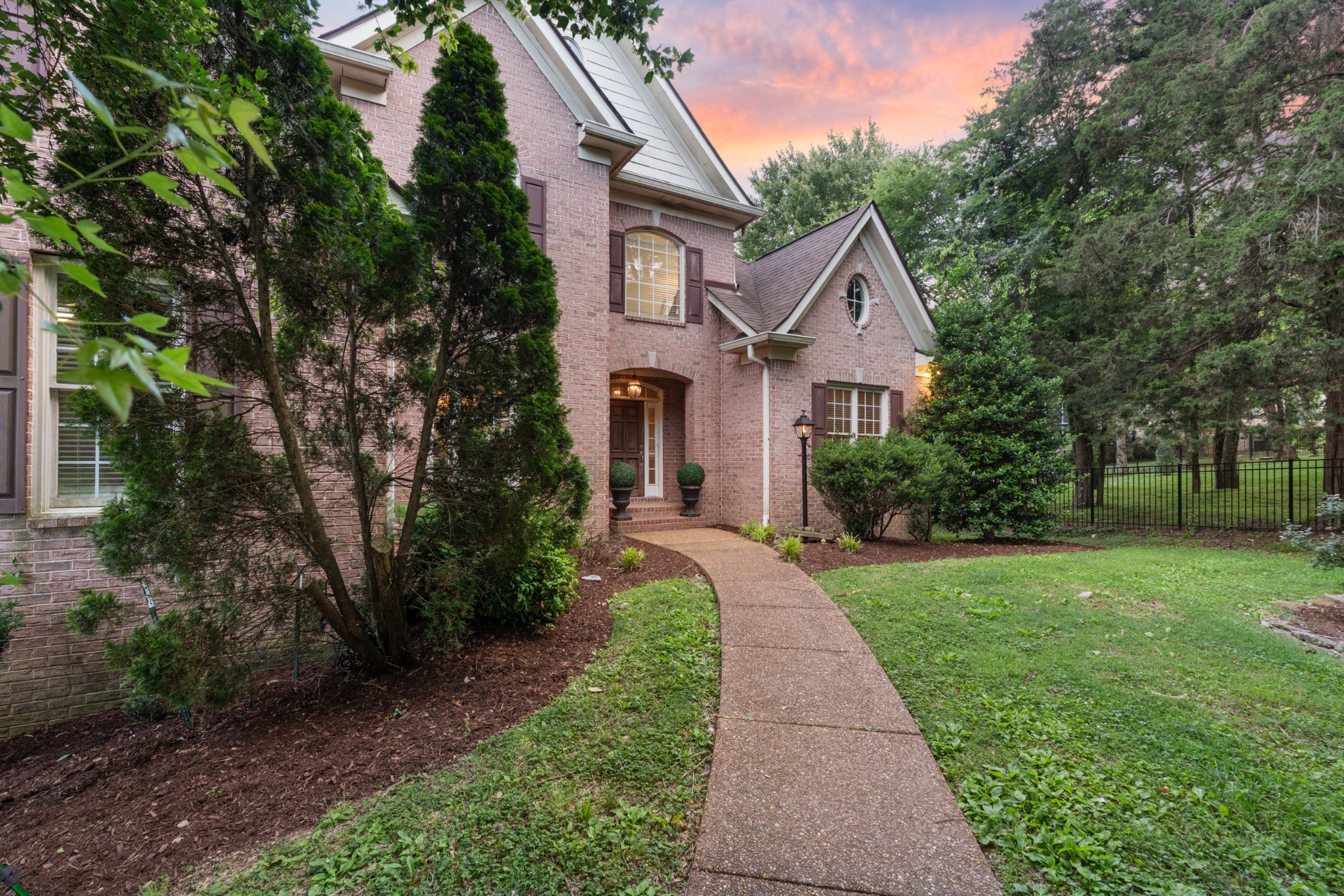 2425 Deerbourne Dr