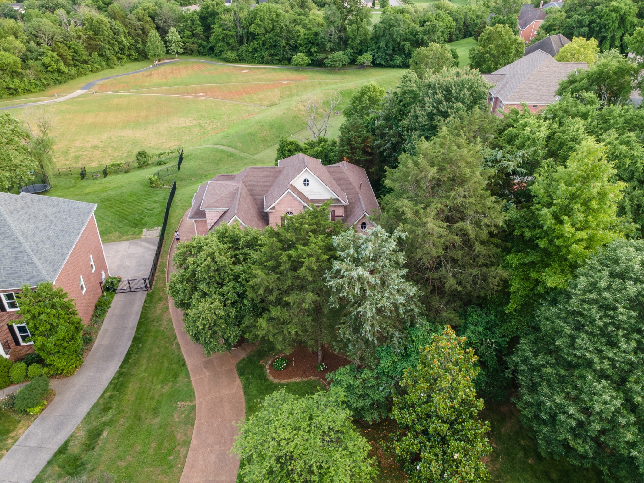 2425 Deerbourne Dr