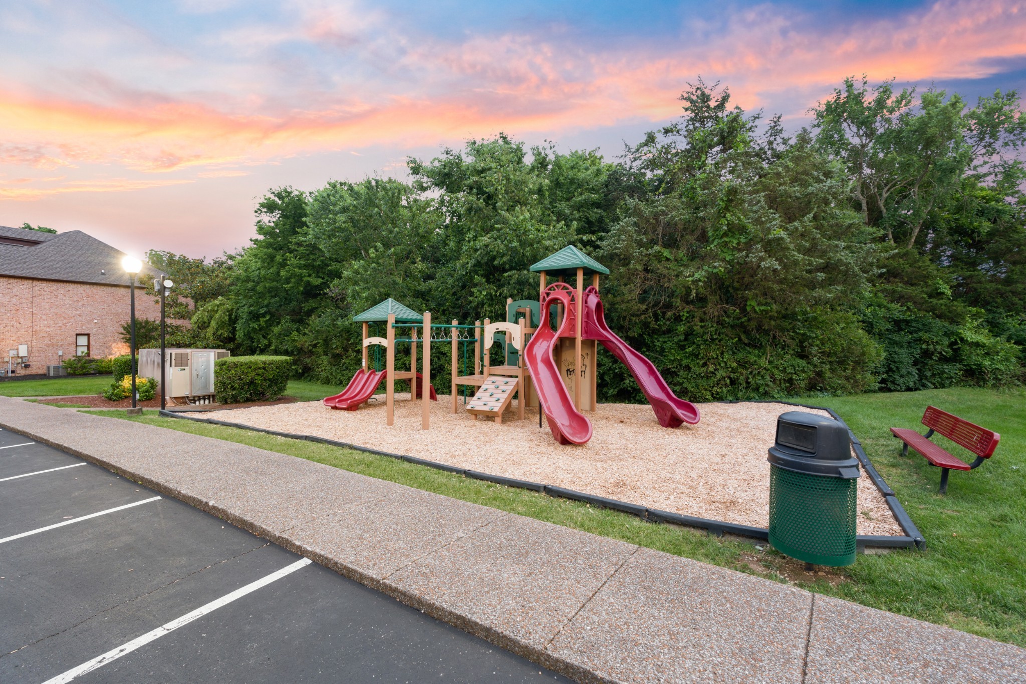 2425 Deerbourne Dr