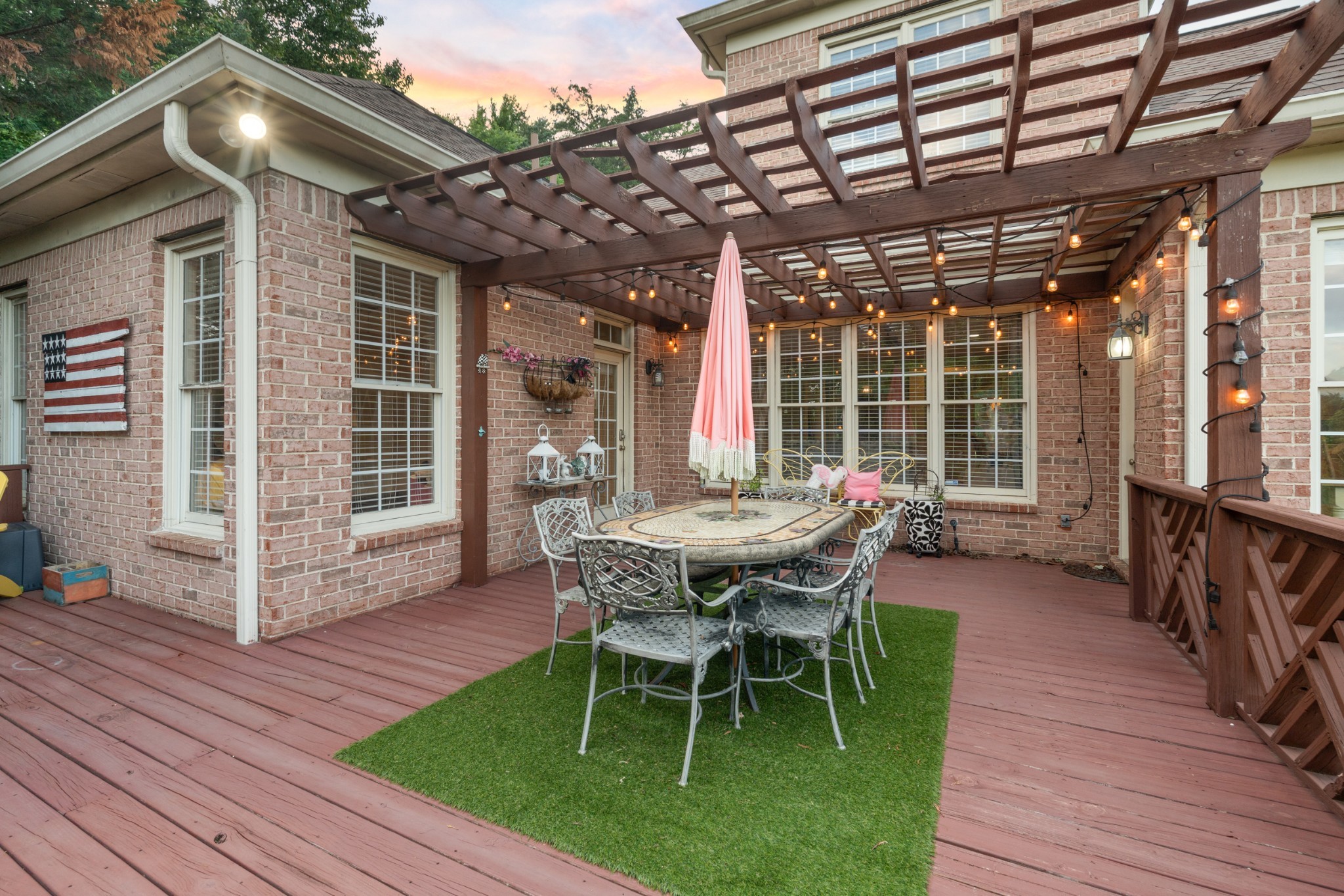 2425 Deerbourne Dr