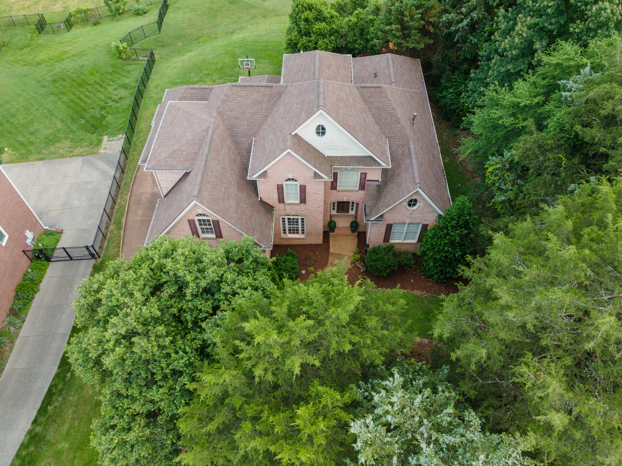 2425 Deerbourne Dr