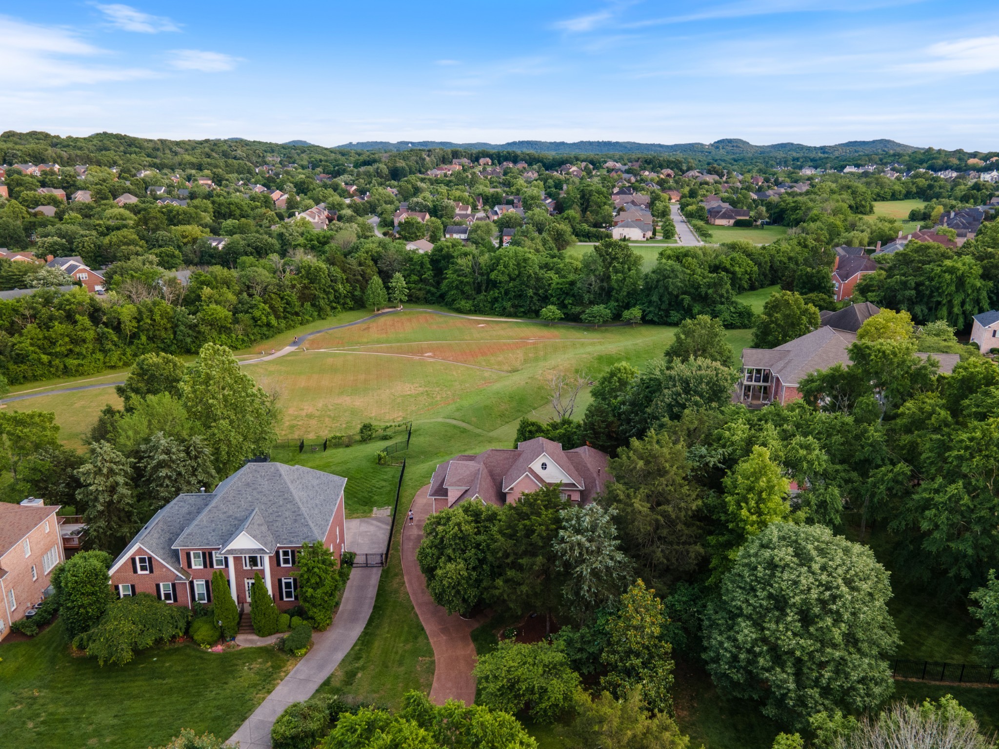 2425 Deerbourne Dr
