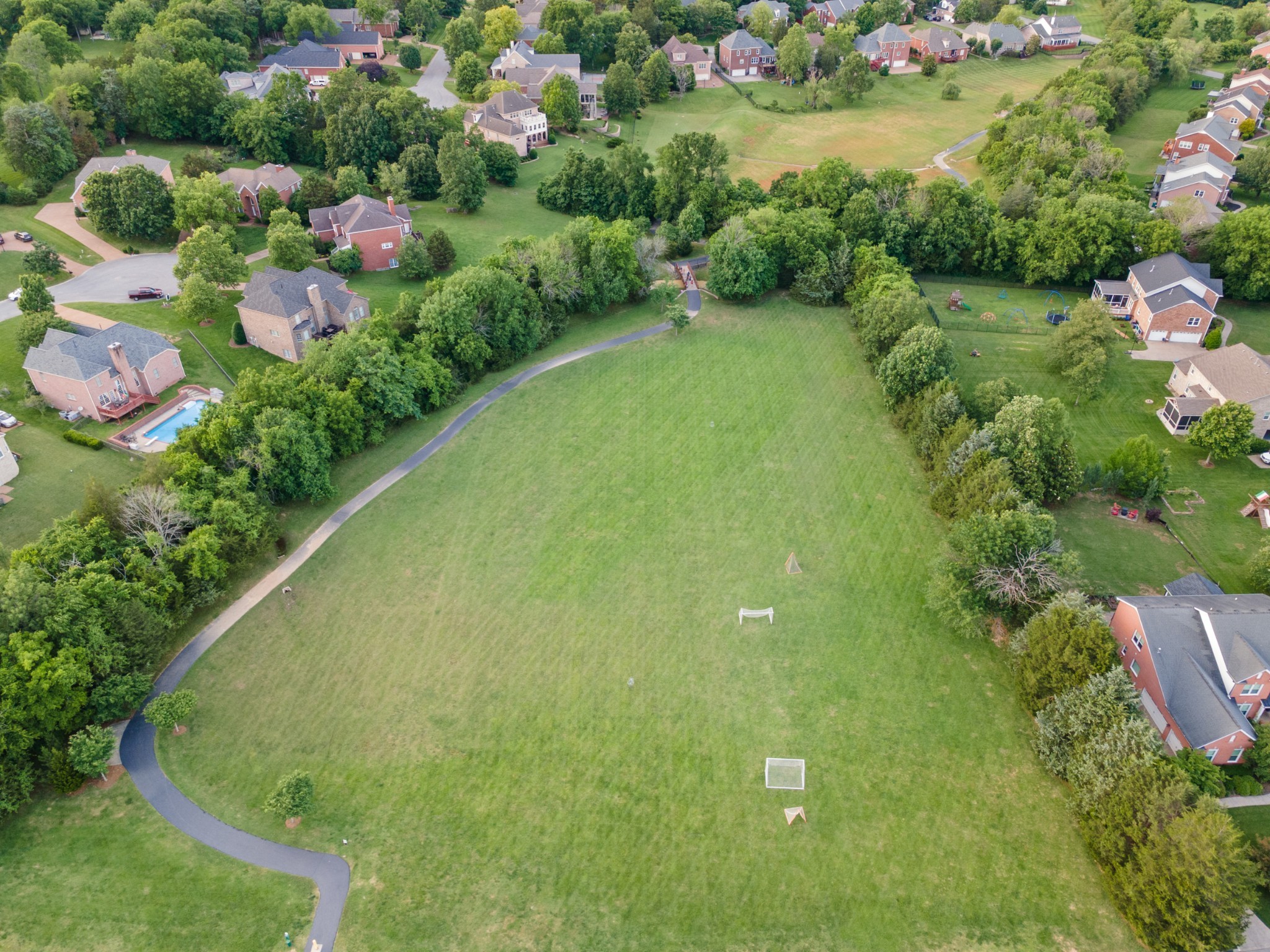 2425 Deerbourne Dr