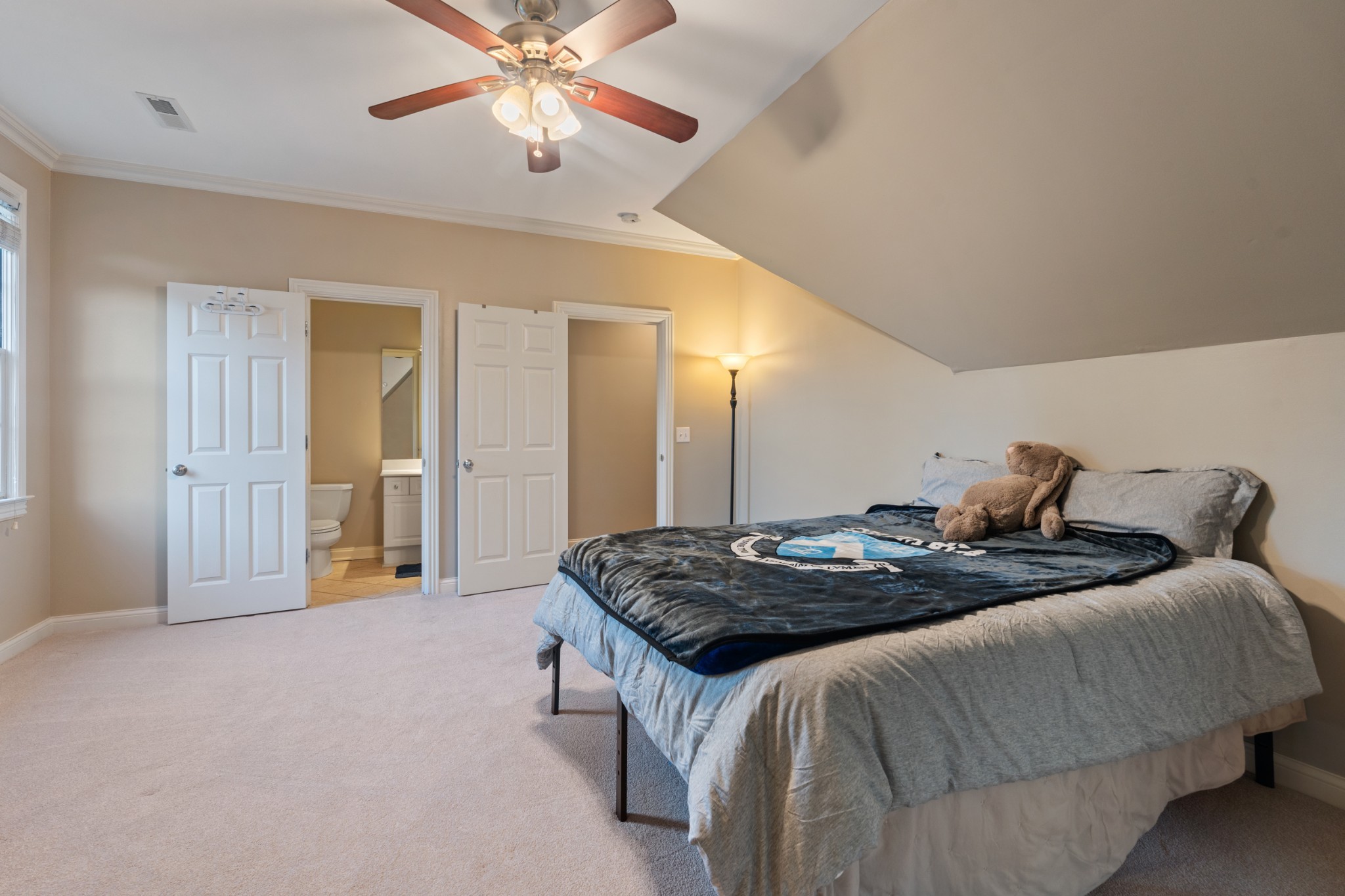 2425 Deerbourne Dr