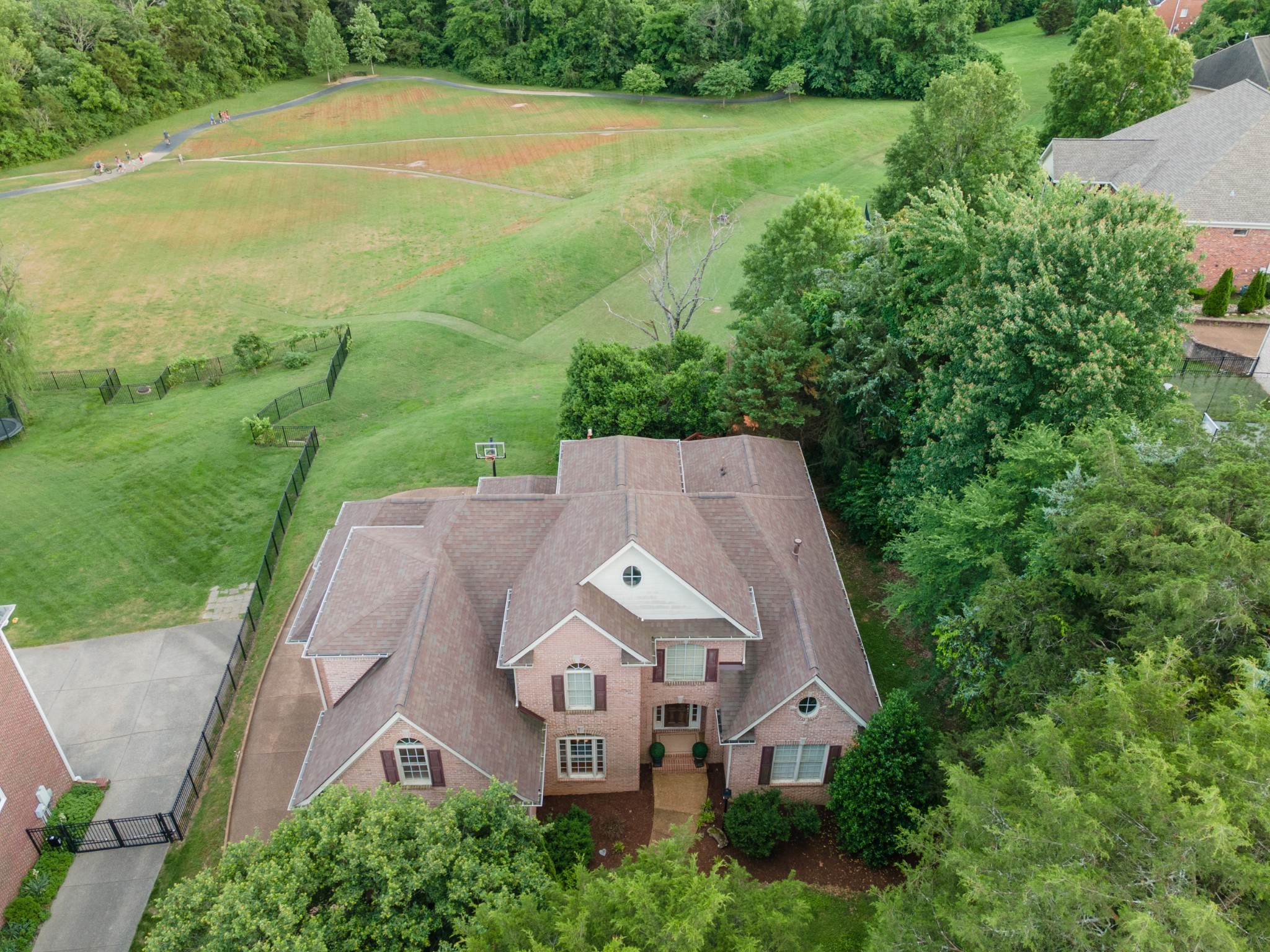 2425 Deerbourne Dr