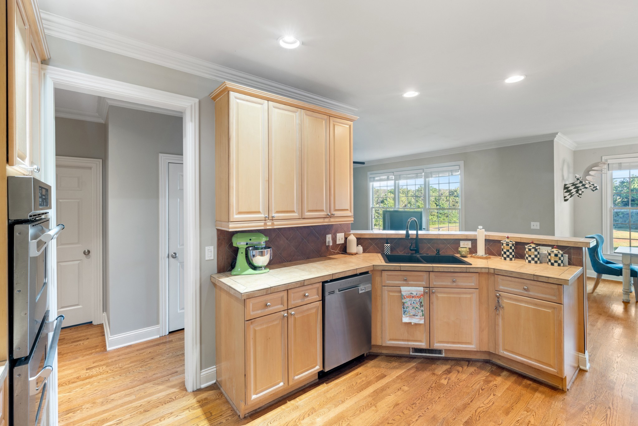2425 Deerbourne Dr