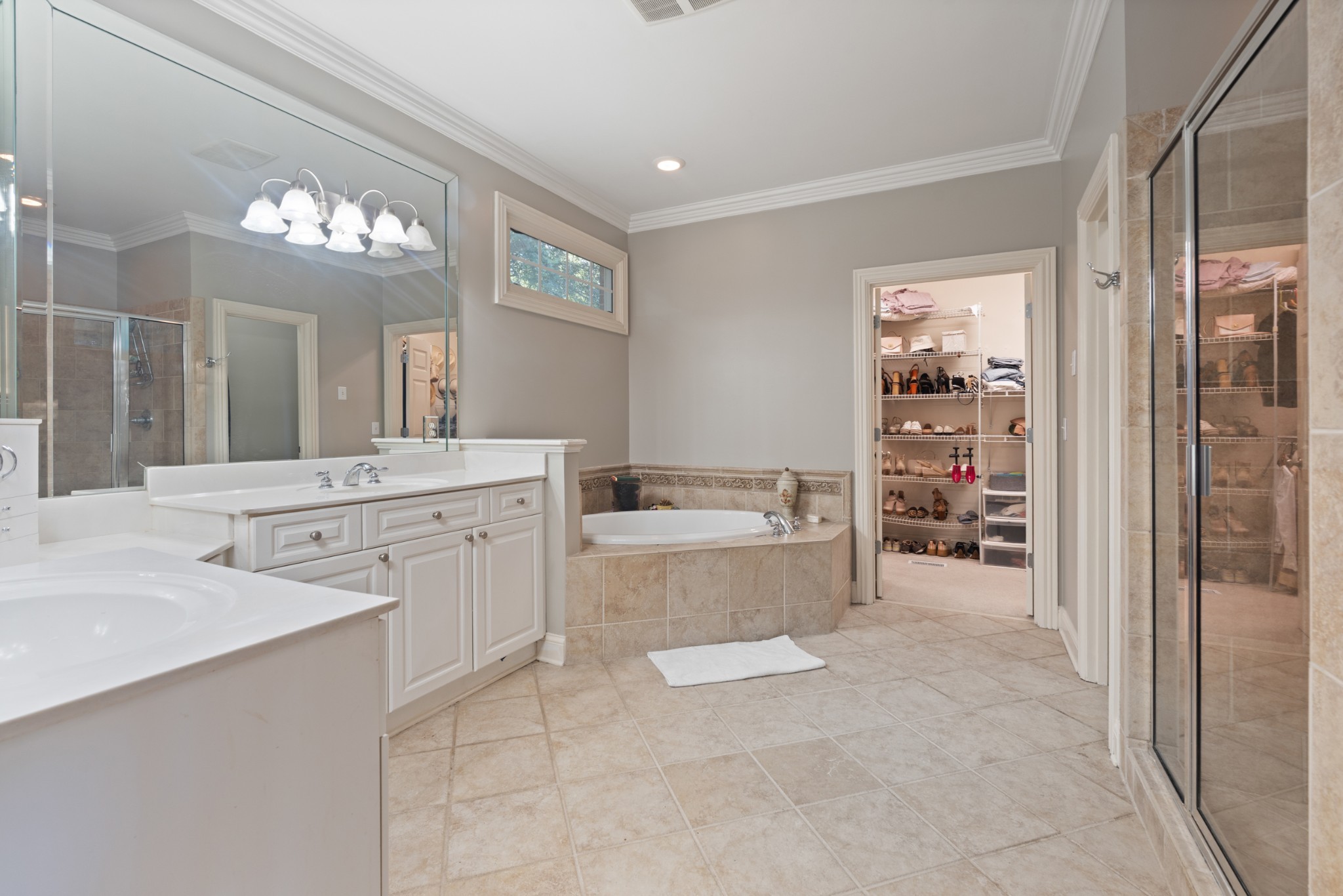2425 Deerbourne Dr