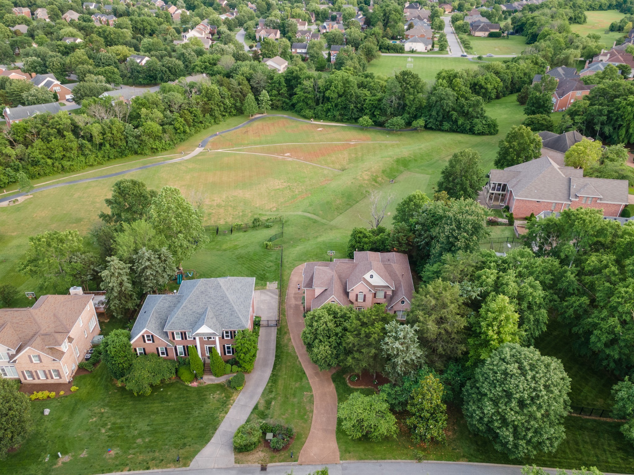 2425 Deerbourne Dr