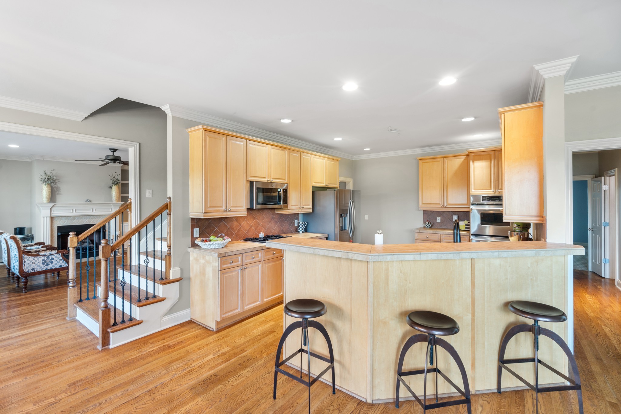 2425 Deerbourne Dr