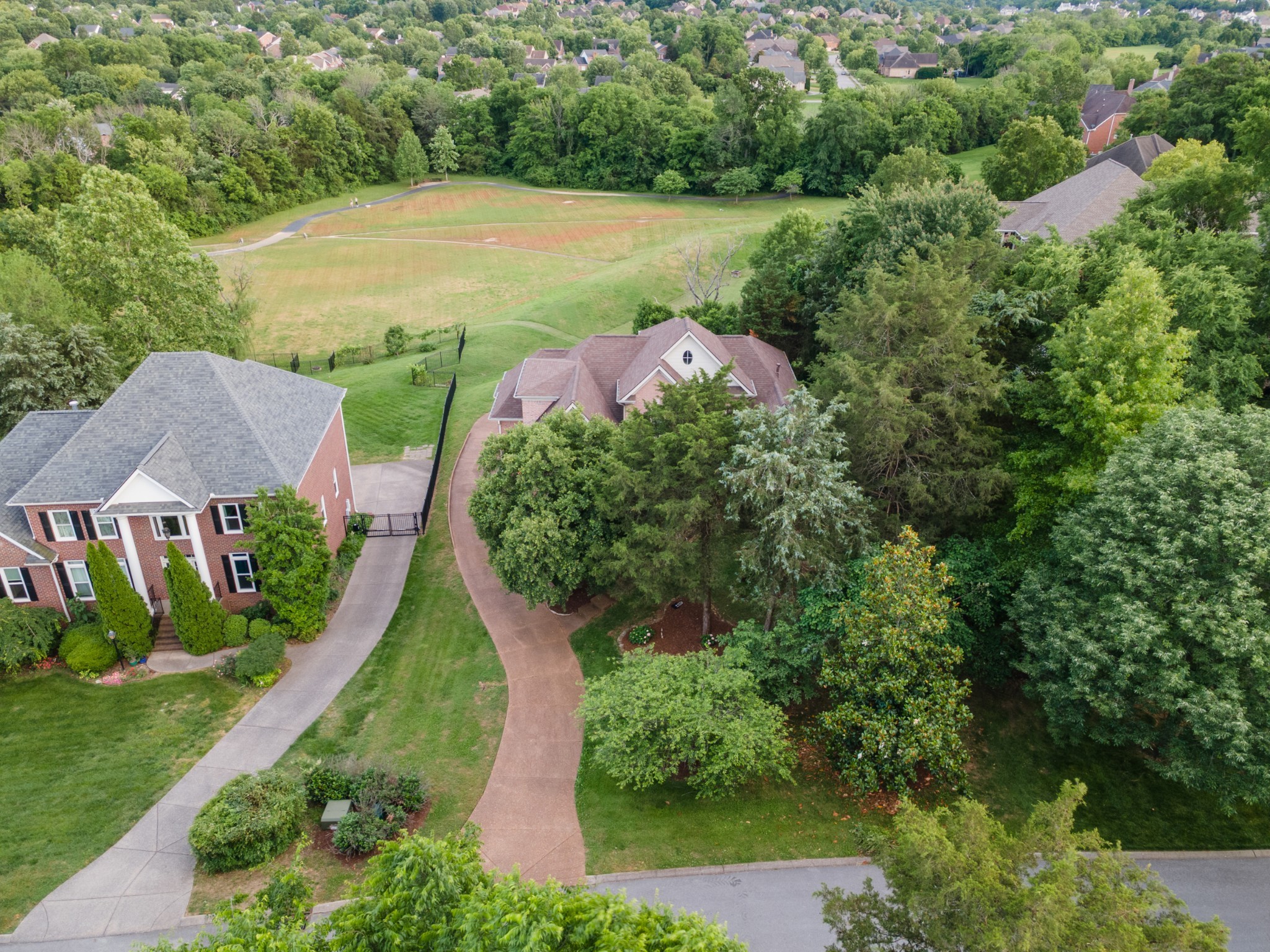 2425 Deerbourne Dr