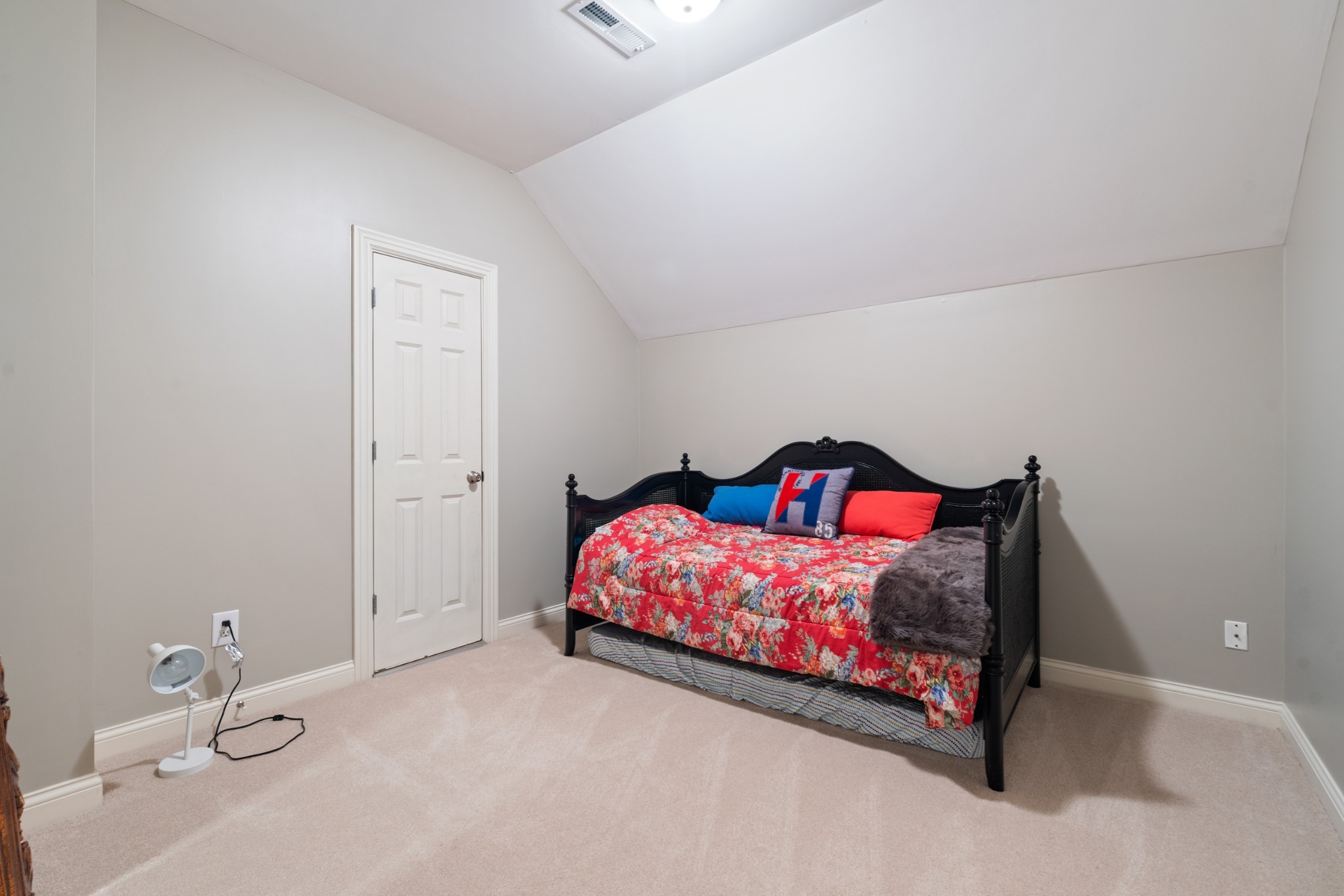 2425 Deerbourne Dr