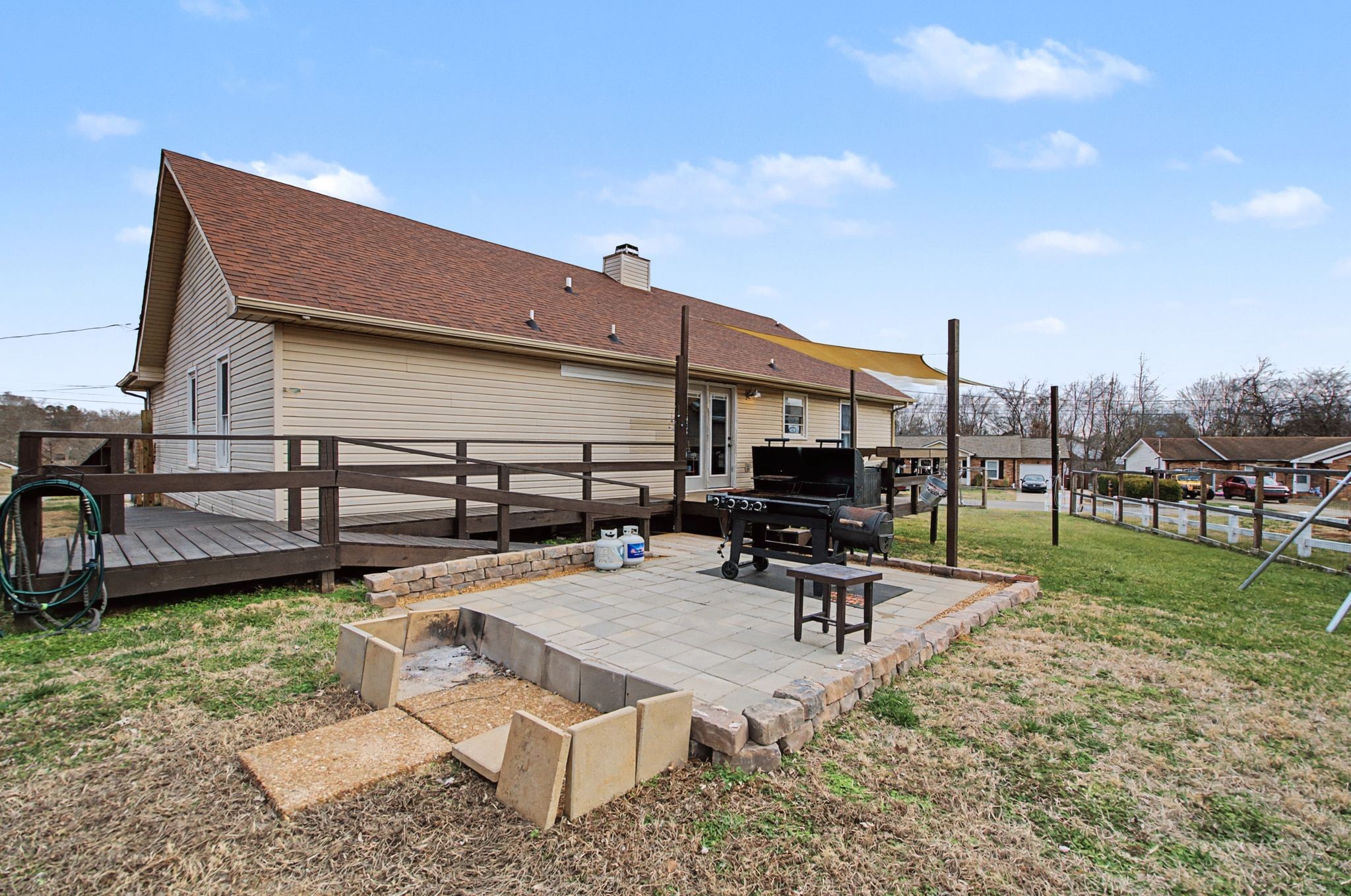 2022 Windmeade Dr