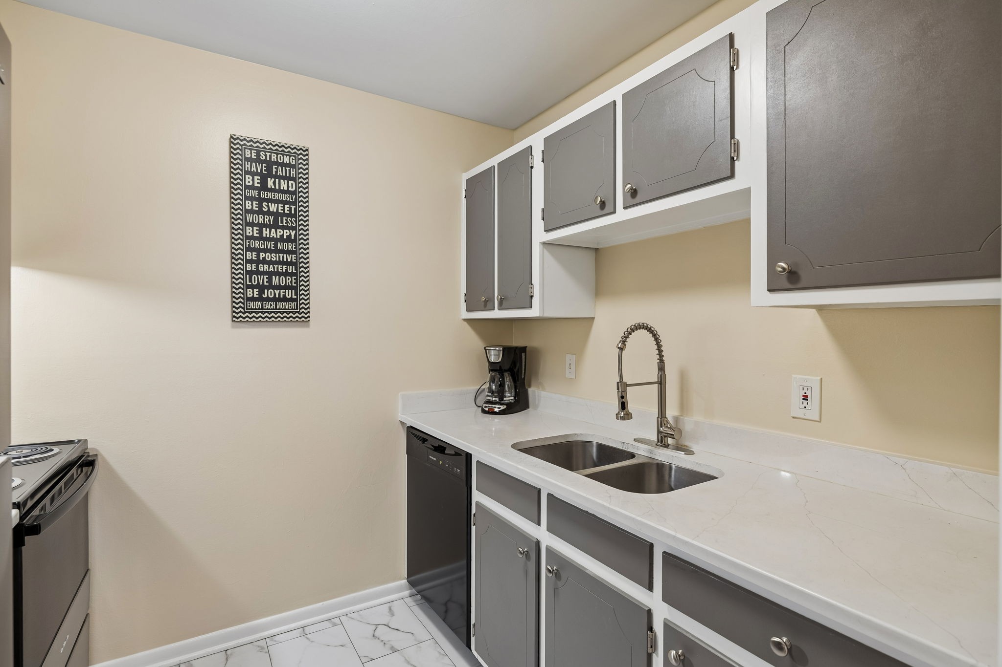 370 Wallace Rd Unit: A28