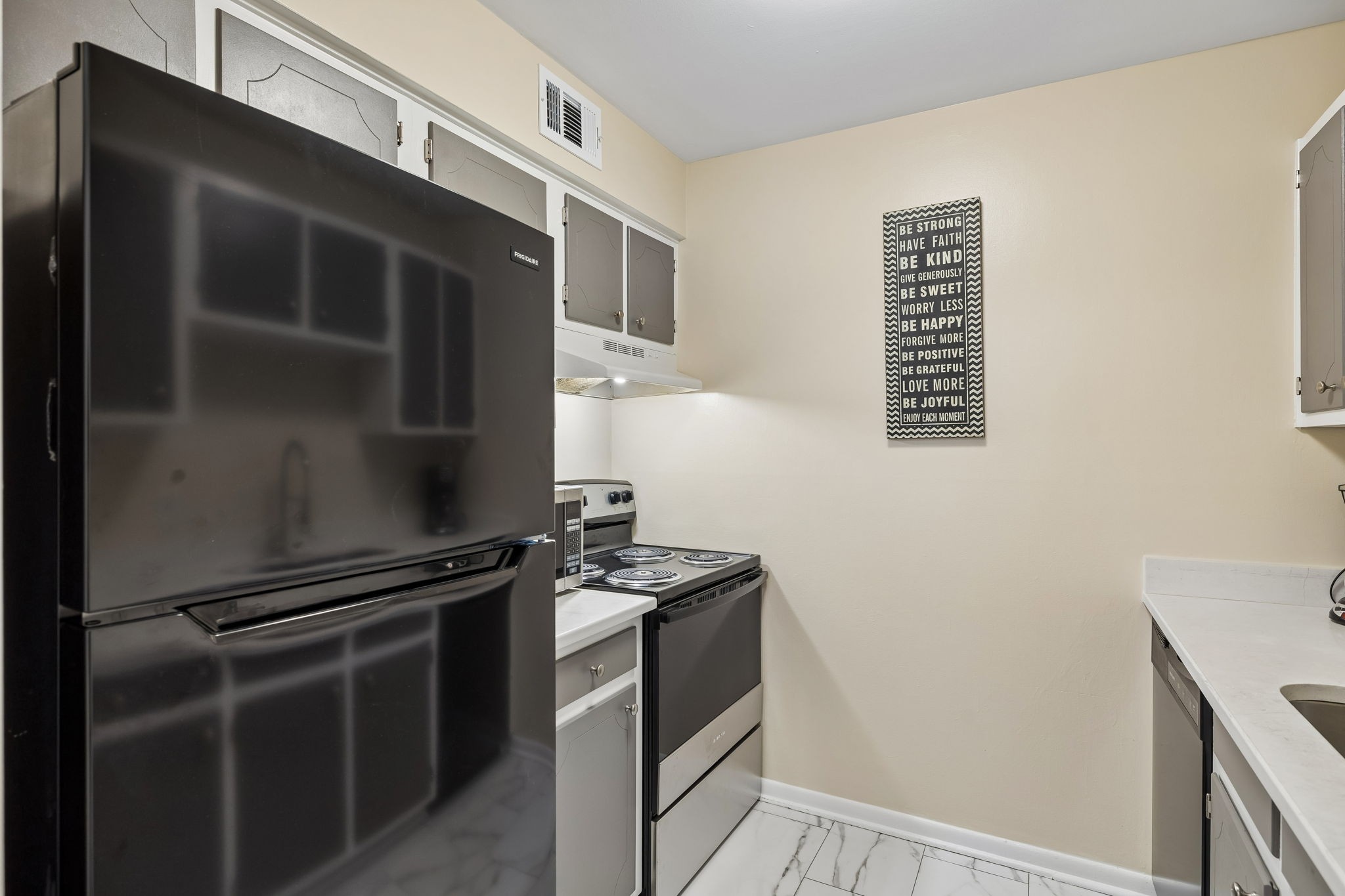 370 Wallace Rd Unit: A28