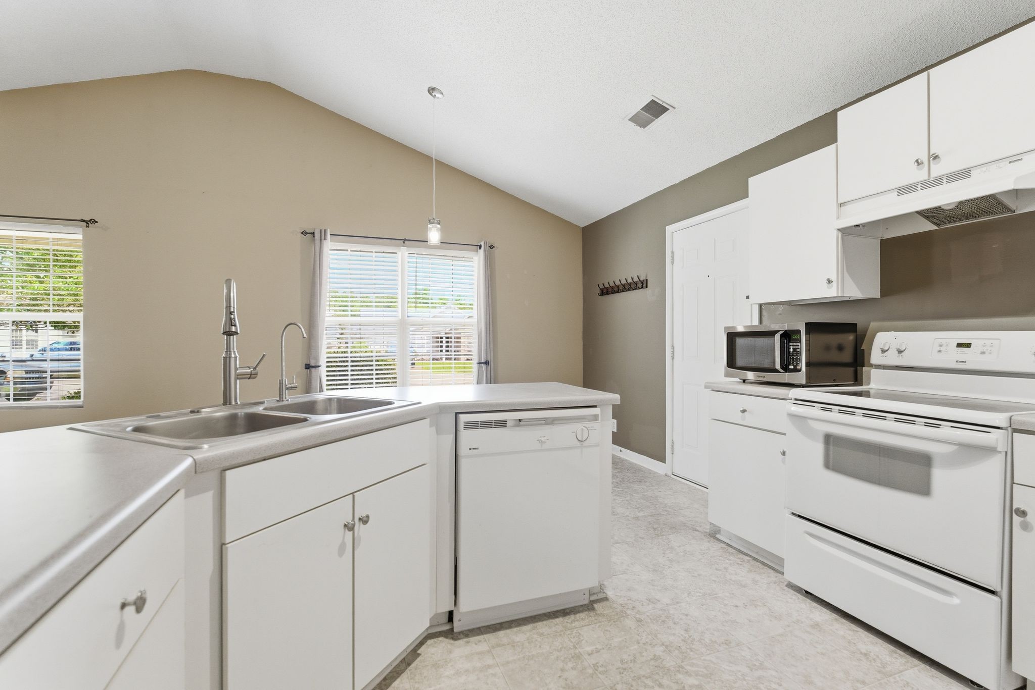 5095 Cornelius Dr