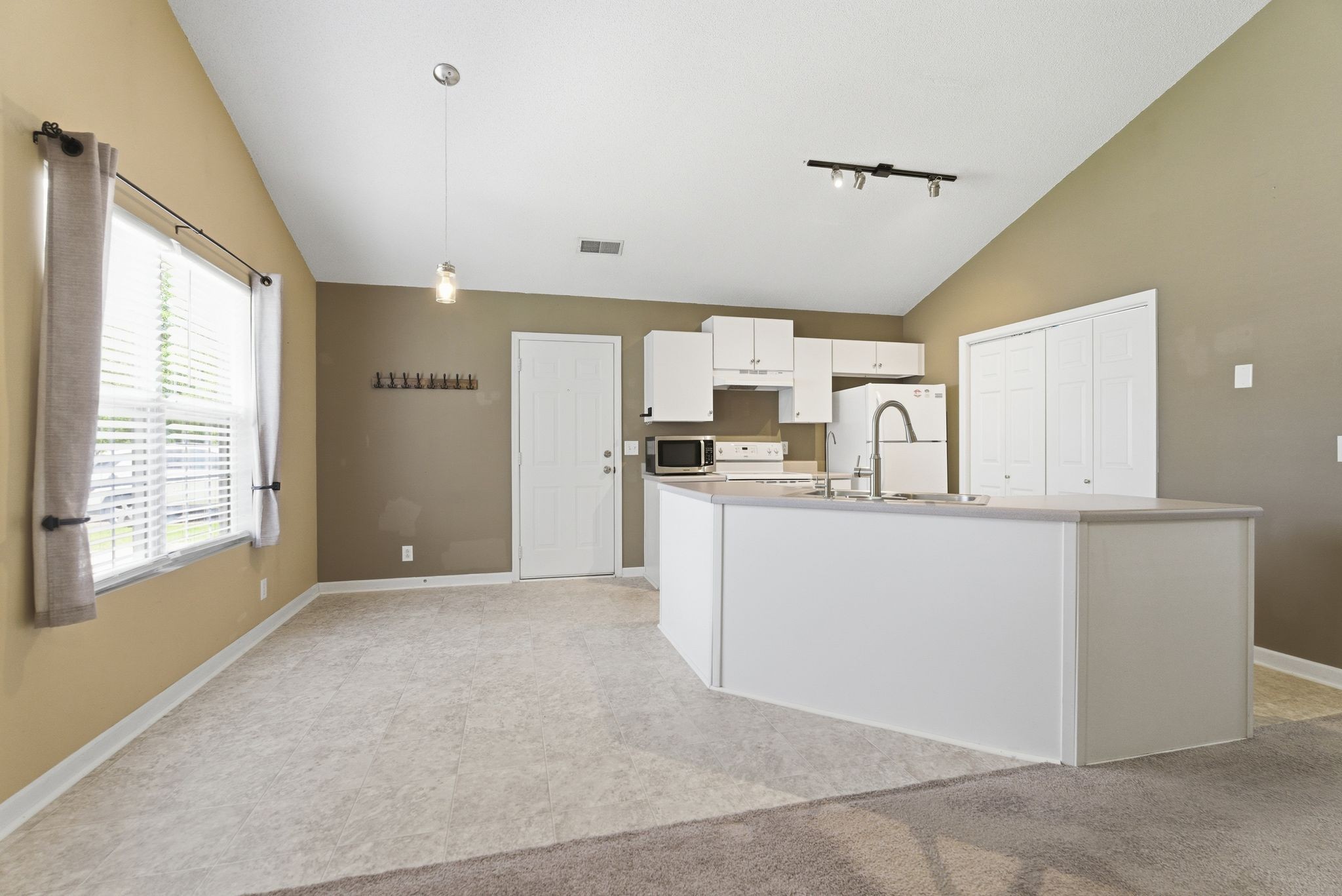 5095 Cornelius Dr