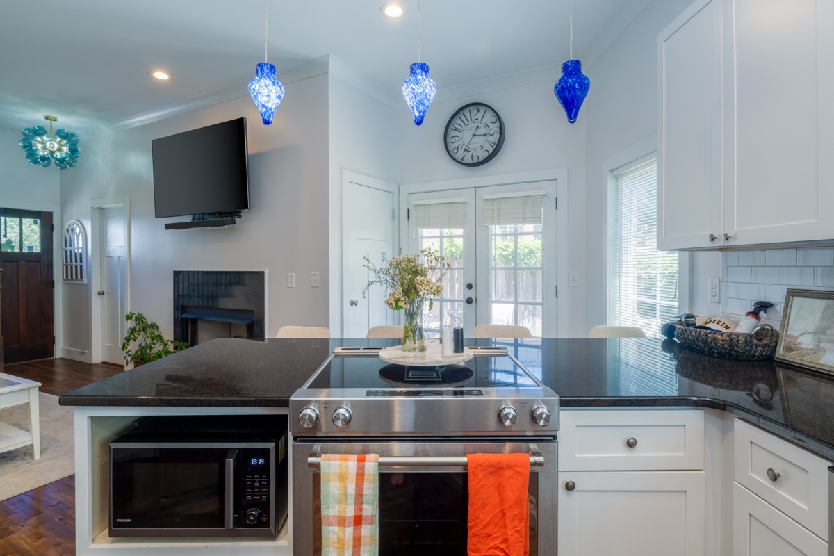 1209 Hawkins St Unit: 2