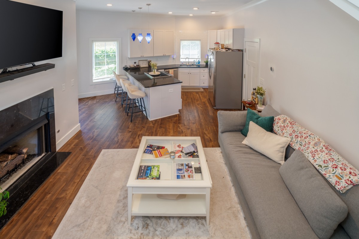 1209 Hawkins St Unit: 2