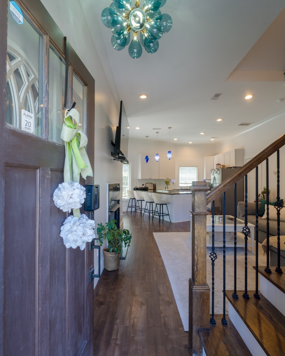 1209 Hawkins St Unit: 2