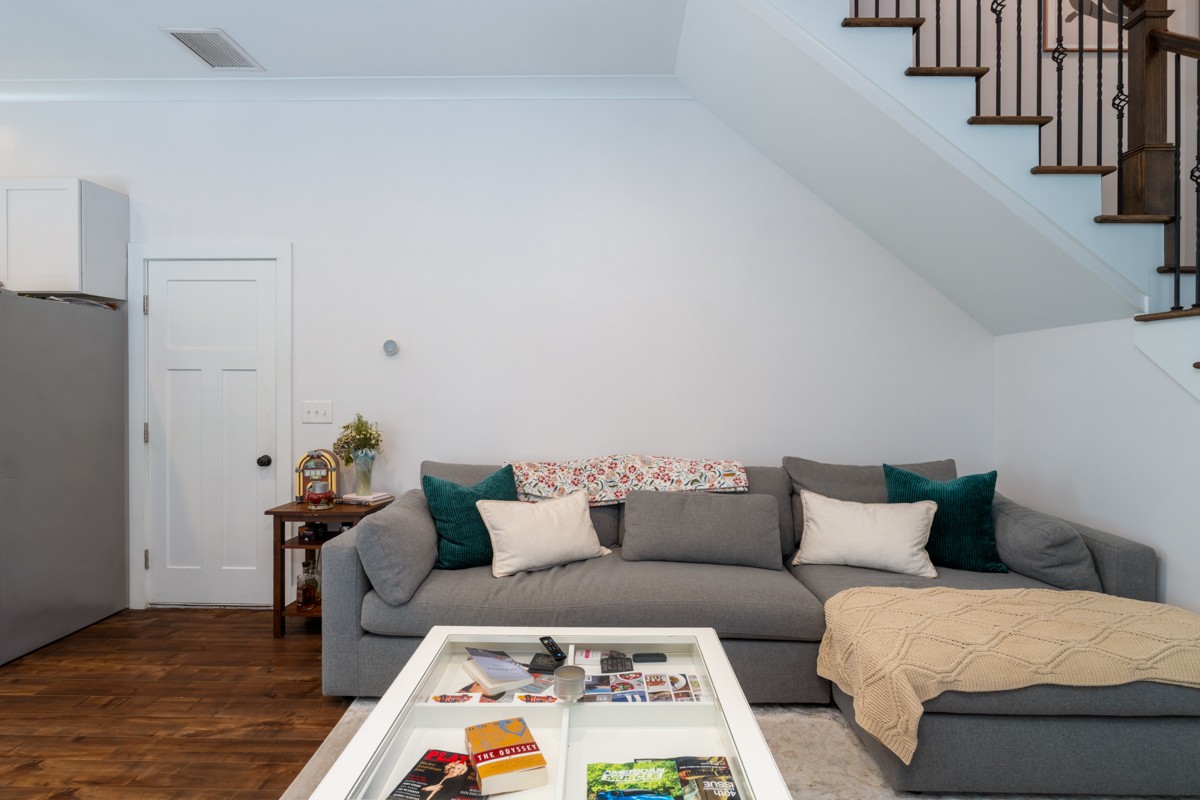 1209 Hawkins St Unit: 2