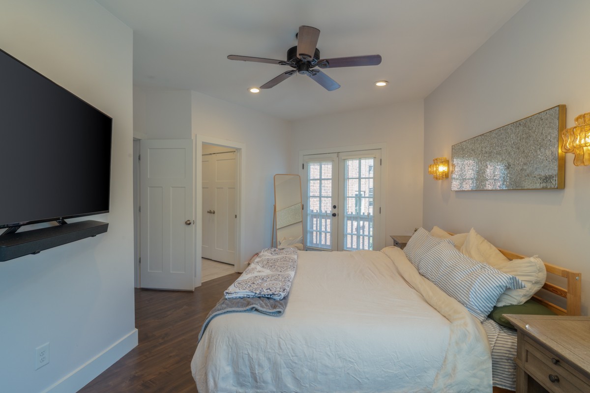 1209 Hawkins St Unit: 2