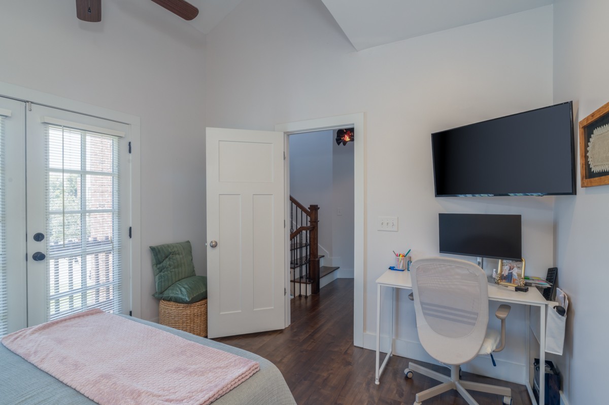 1209 Hawkins St Unit: 2