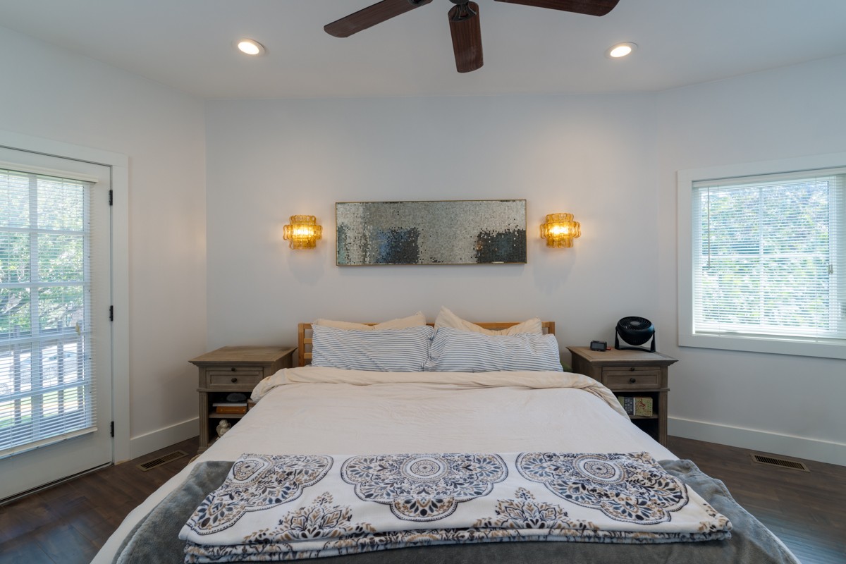 1209 Hawkins St Unit: 2