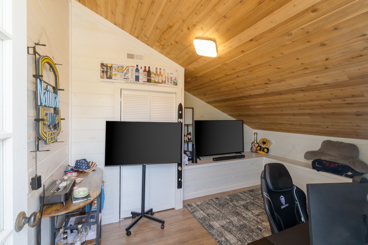 1209 Hawkins St Unit: 2