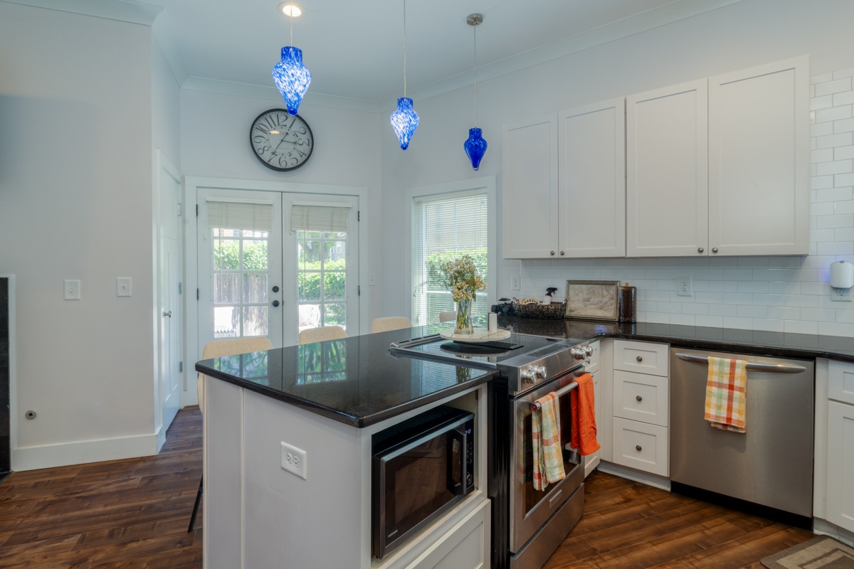 1209 Hawkins St Unit: 2
