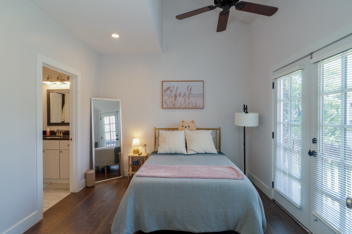 1209 Hawkins St Unit: 2