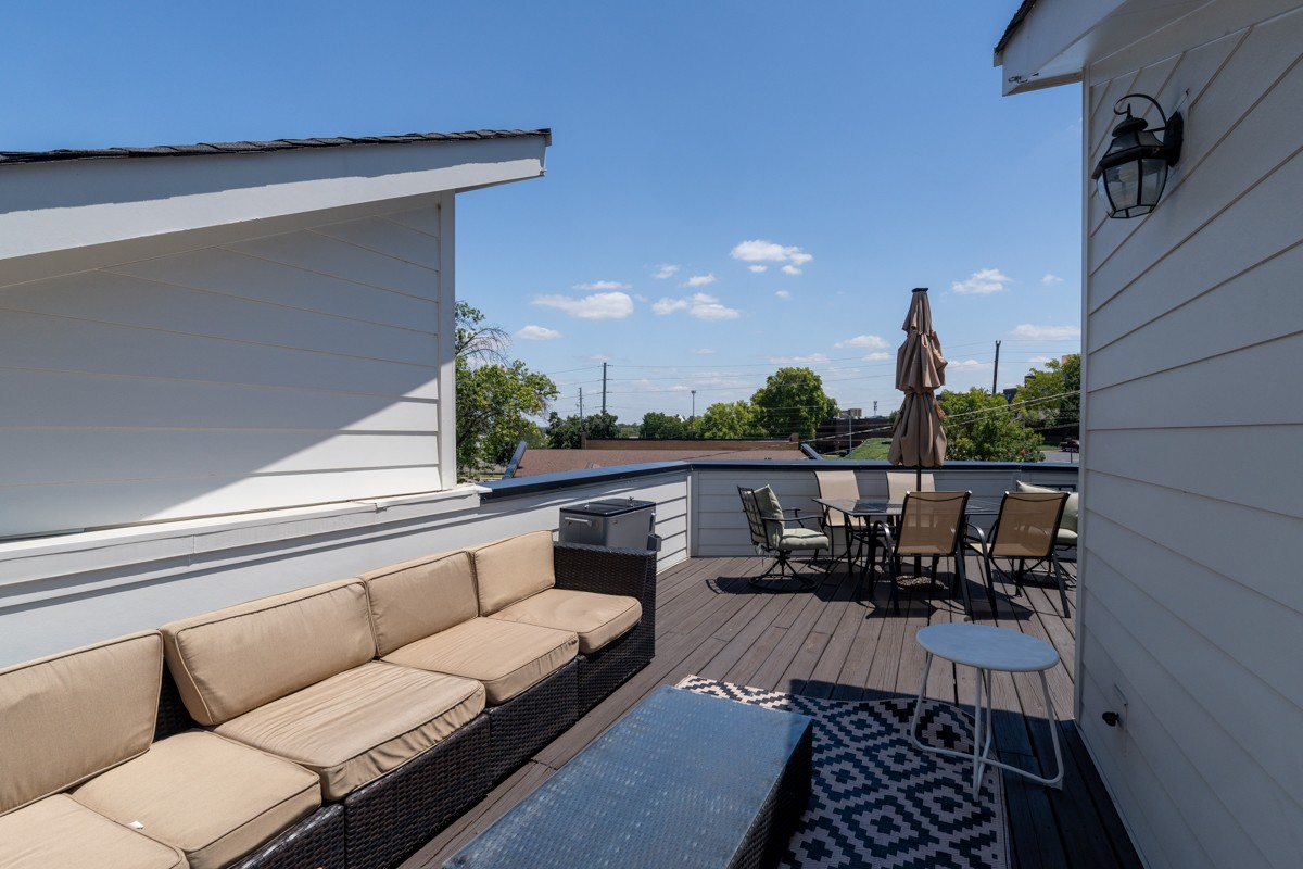 1209 Hawkins St Unit: 2
