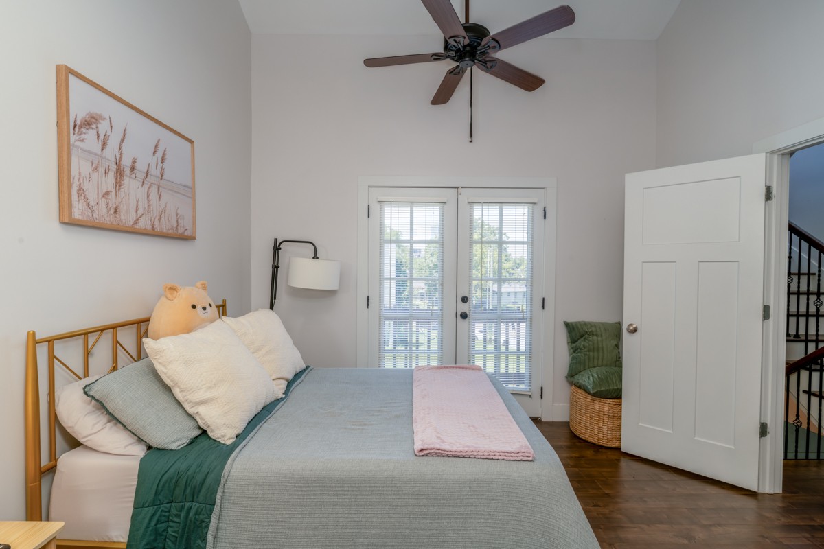 1209 Hawkins St Unit: 2