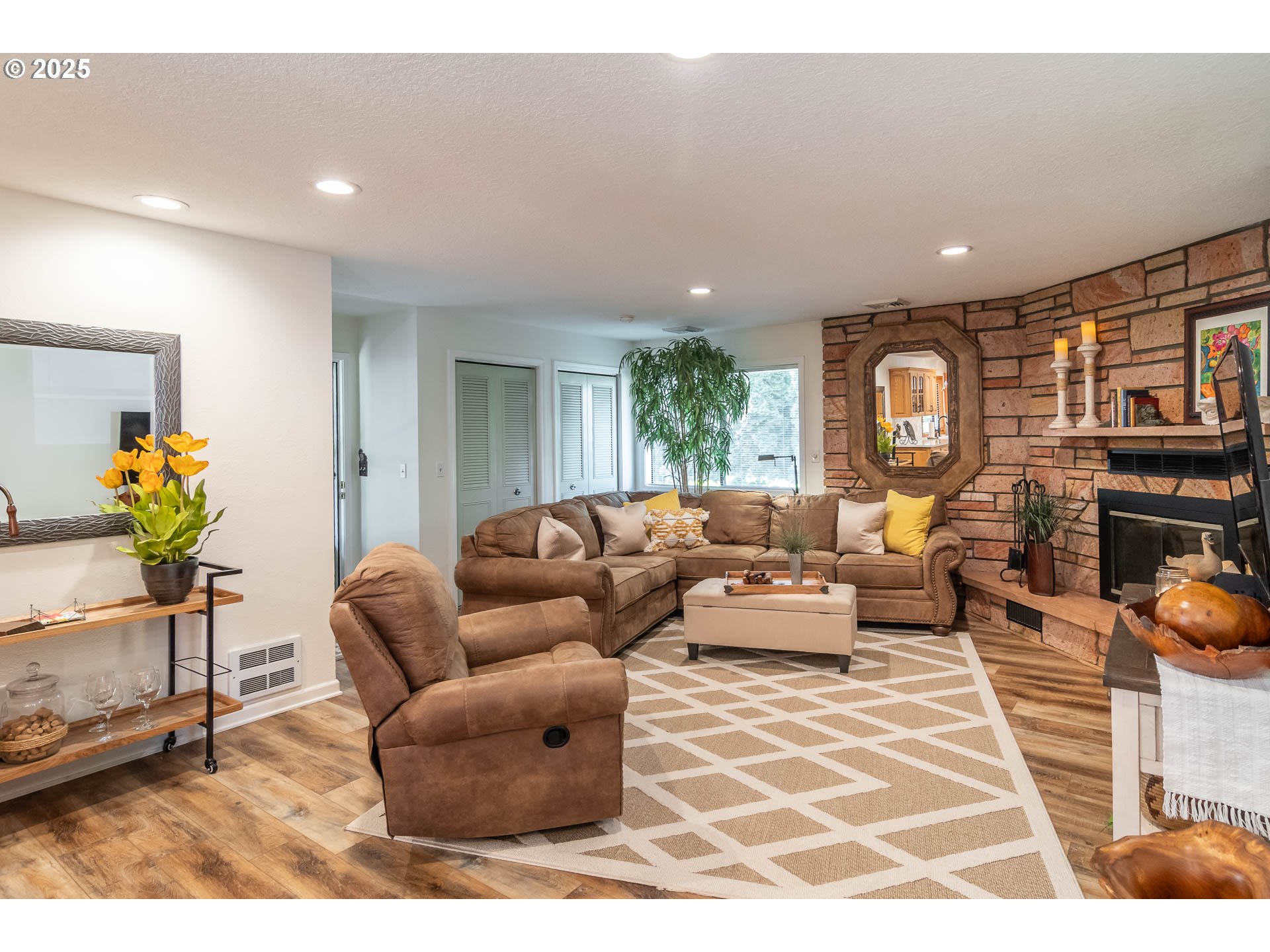 1036 ECHO DR