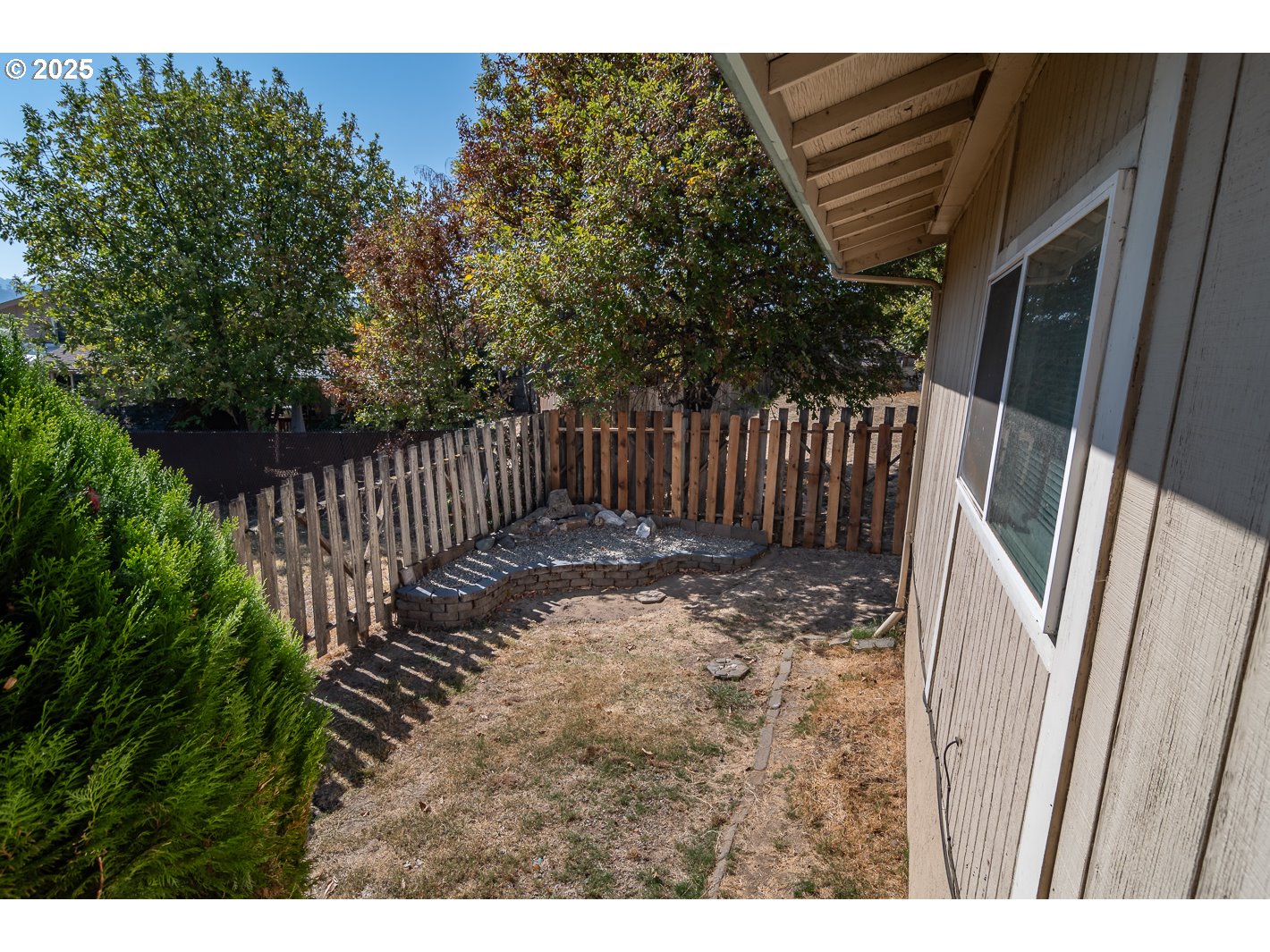 310 NW LOST LN