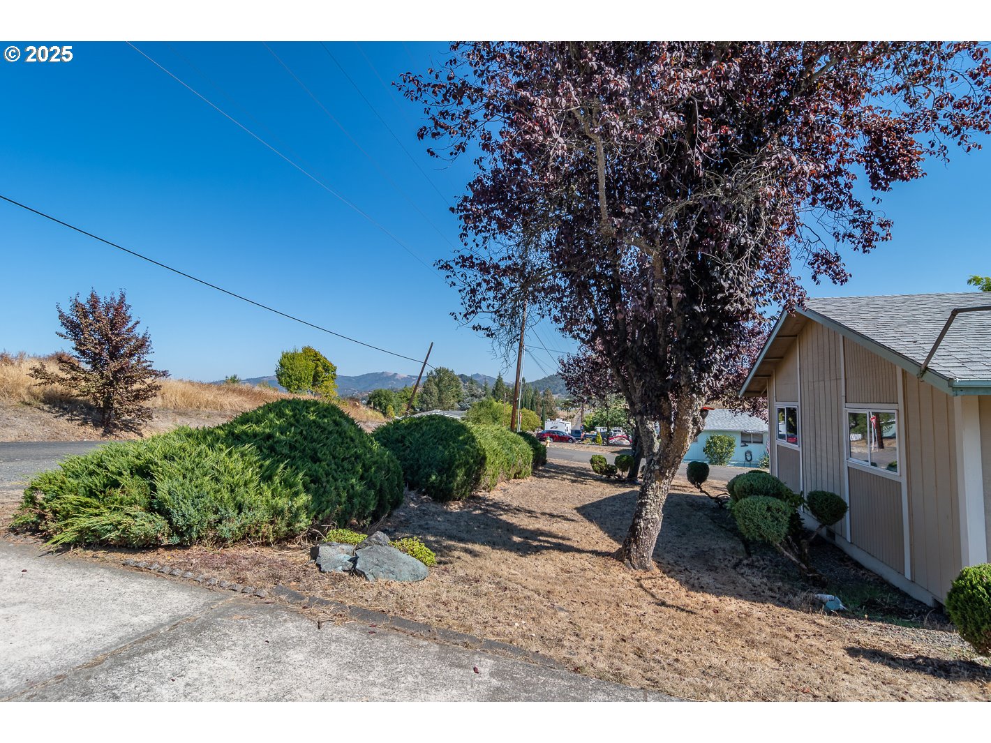310 NW LOST LN