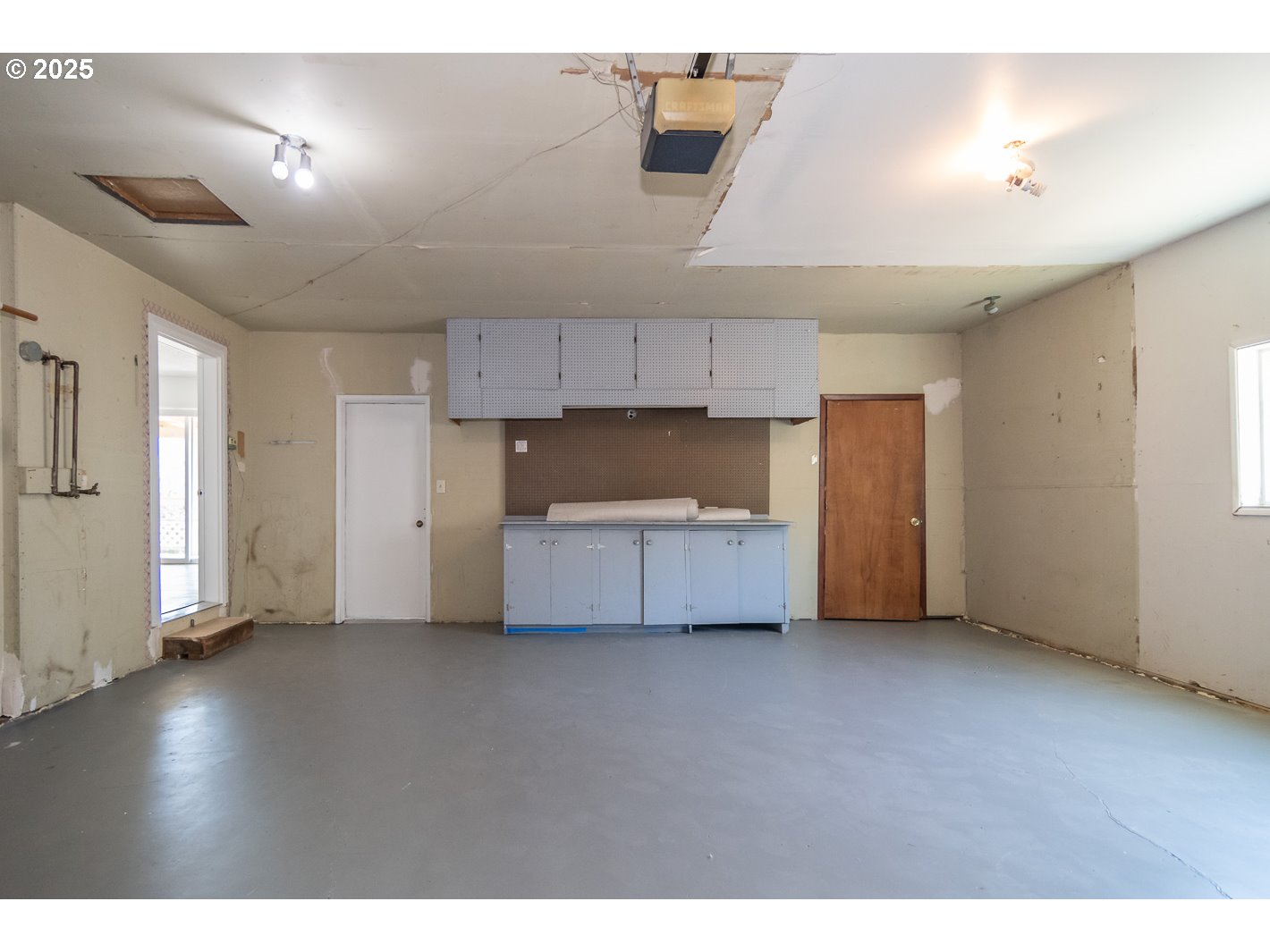310 NW LOST LN