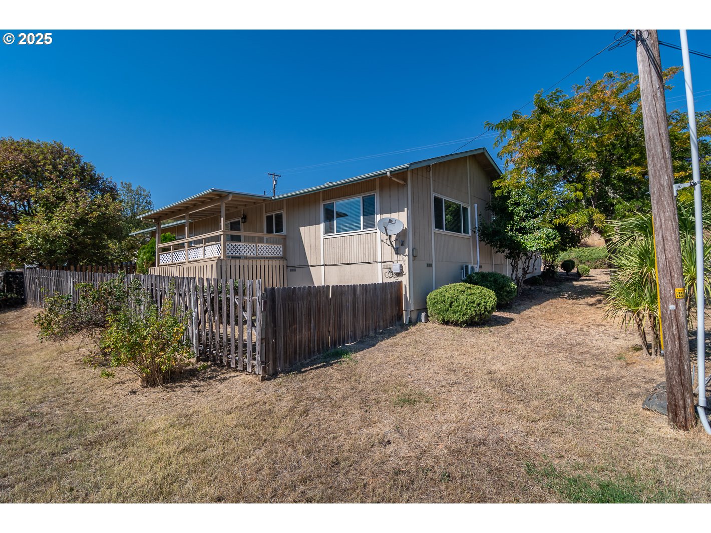 310 NW LOST LN