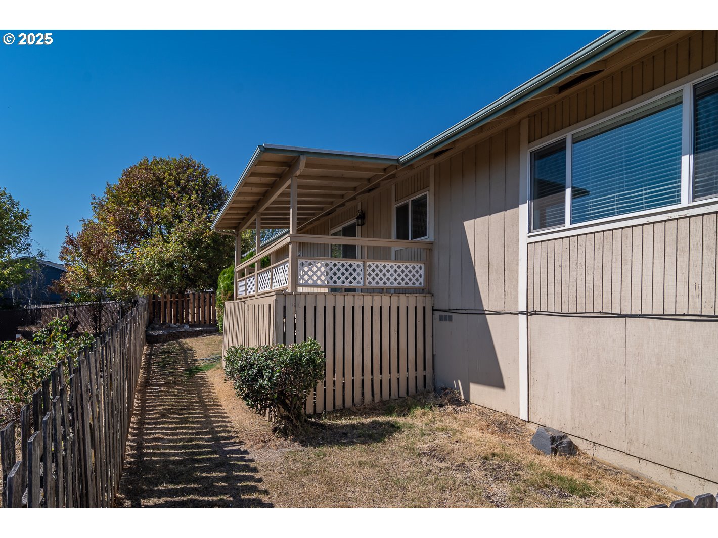 310 NW LOST LN