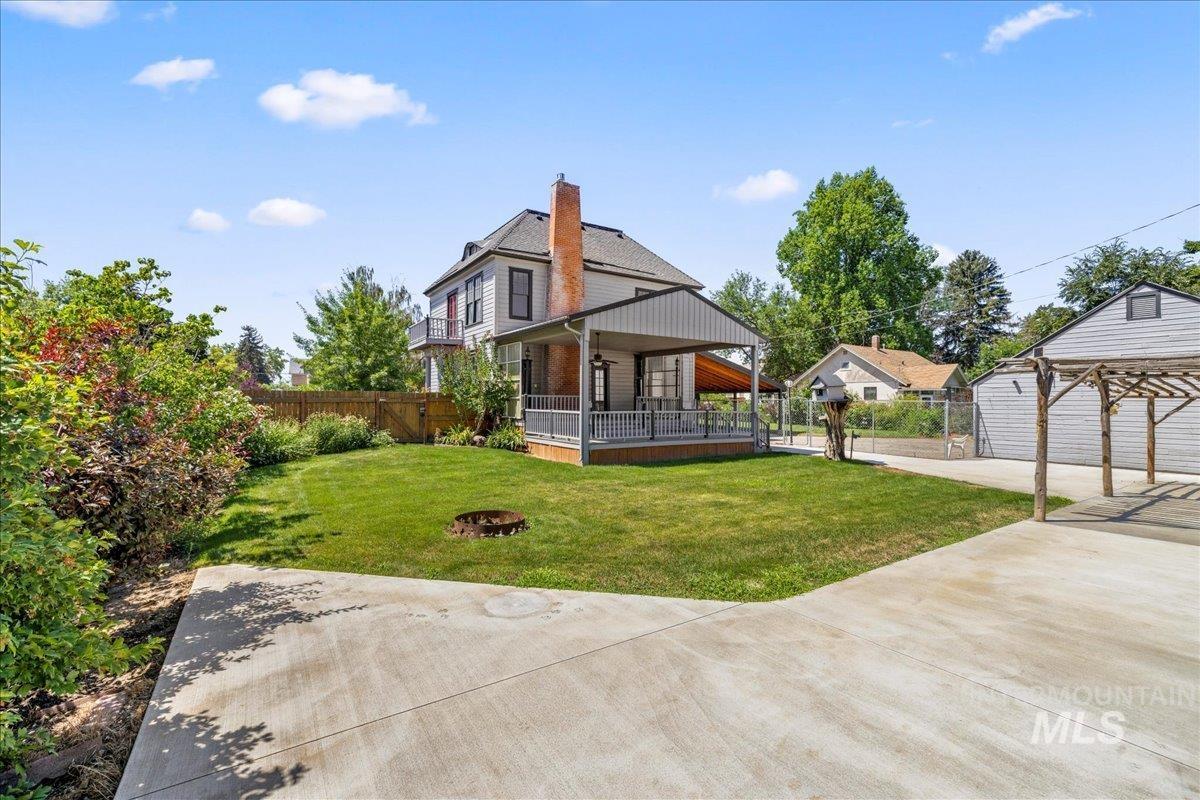 304 W Main