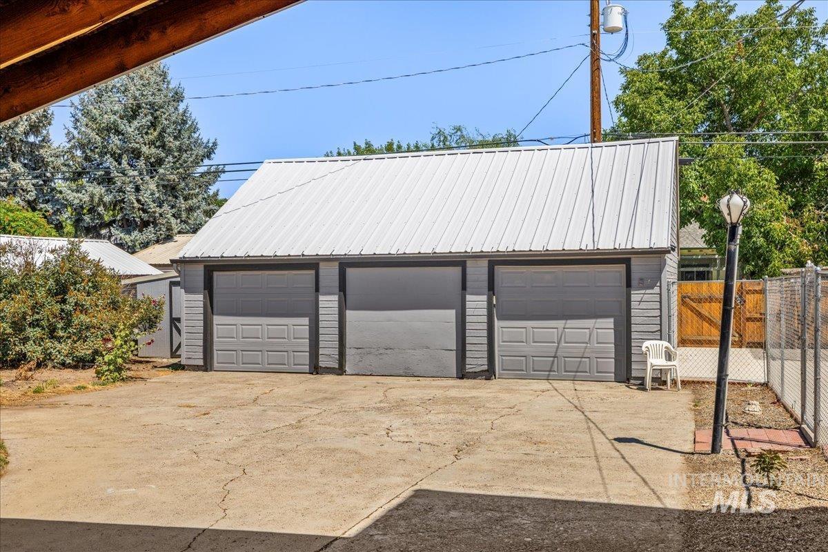 304 W Main