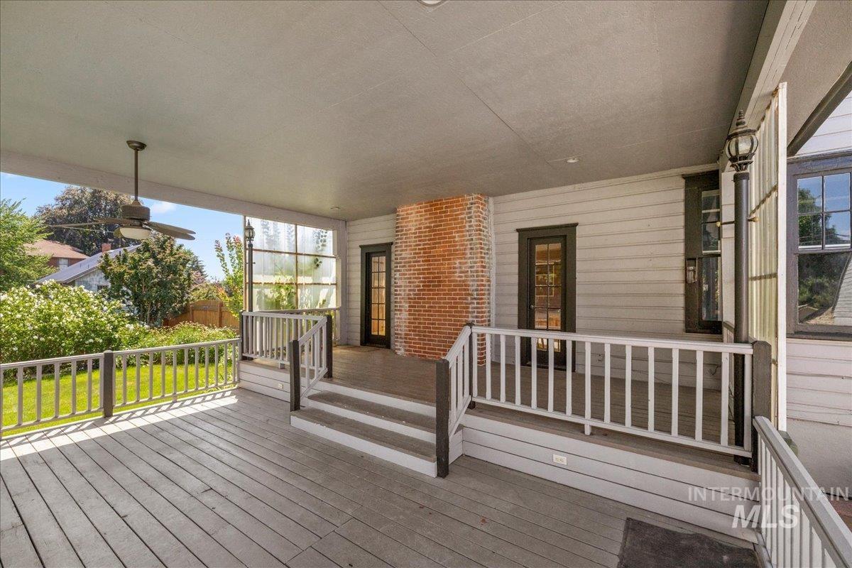 304 W Main