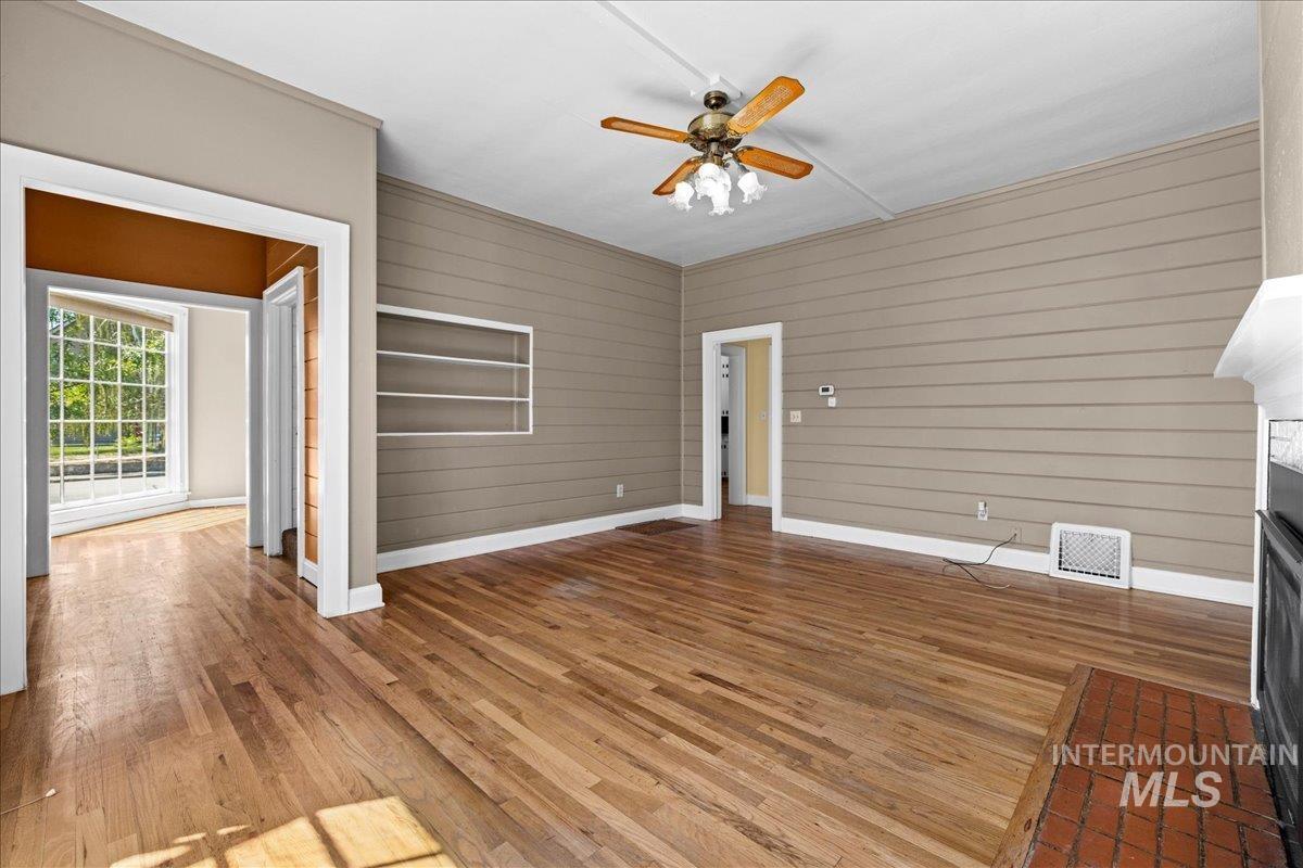 304 W Main